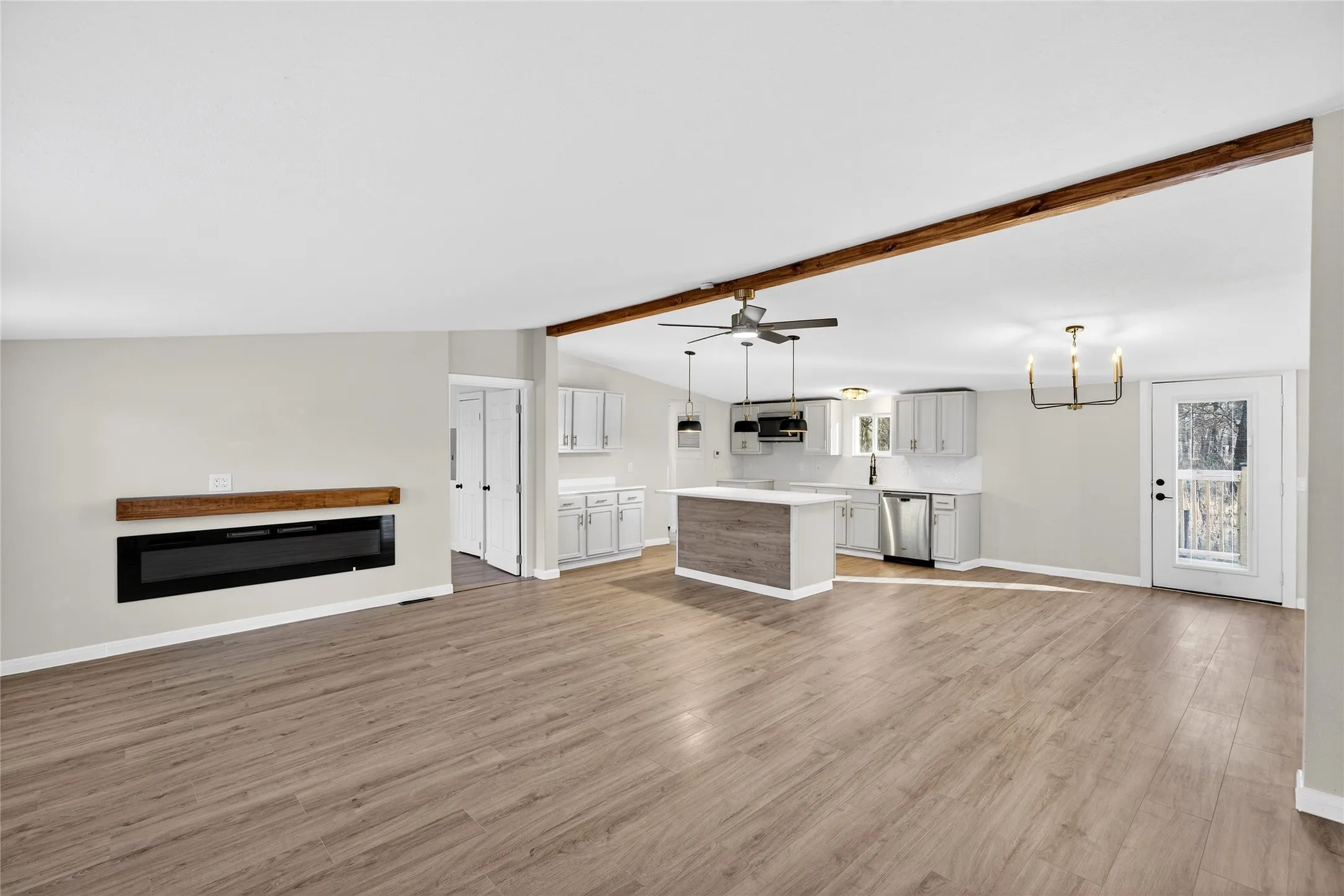 Manufactured Home For Sale in Henderson County , 237 Wildflower Drive, Gun Barrel City, Texas 75156, 3 Bedroom, 2 Bathroom, Garage spaces, 1,344 Sqft, built in 2000, mls#21333471, Real Estate Agent in Gun Barrel City, Homes For Sale in Henderson county, Homes For Sale in Gun Barrel City, Realtor in Gun Barrel City Texas, Real Estate Brokerage Independent Realty Texas, Luminita Cordes Realtor