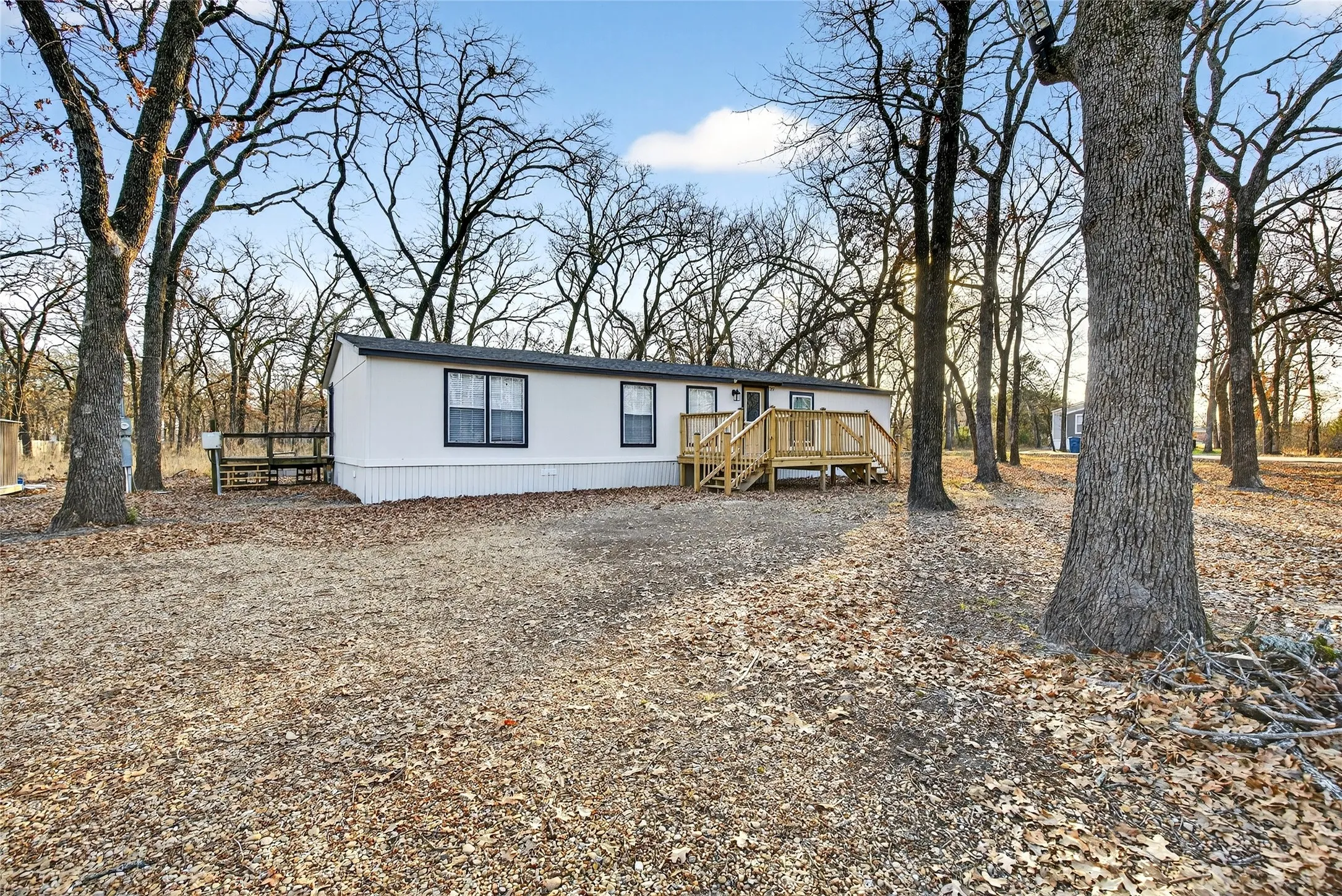 Manufactured Home For Sale in Henderson County , 237 Wildflower Drive, Gun Barrel City, Texas 75156, 3 Bedroom, 2 Bathroom, Garage spaces, 1,344 Sqft, built in 2000, mls#21333471, Real Estate Agent in Gun Barrel City, Homes For Sale in Henderson county, Homes For Sale in Gun Barrel City, Realtor in Gun Barrel City Texas, Real Estate Brokerage Independent Realty Texas, Luminita Cordes Realtor