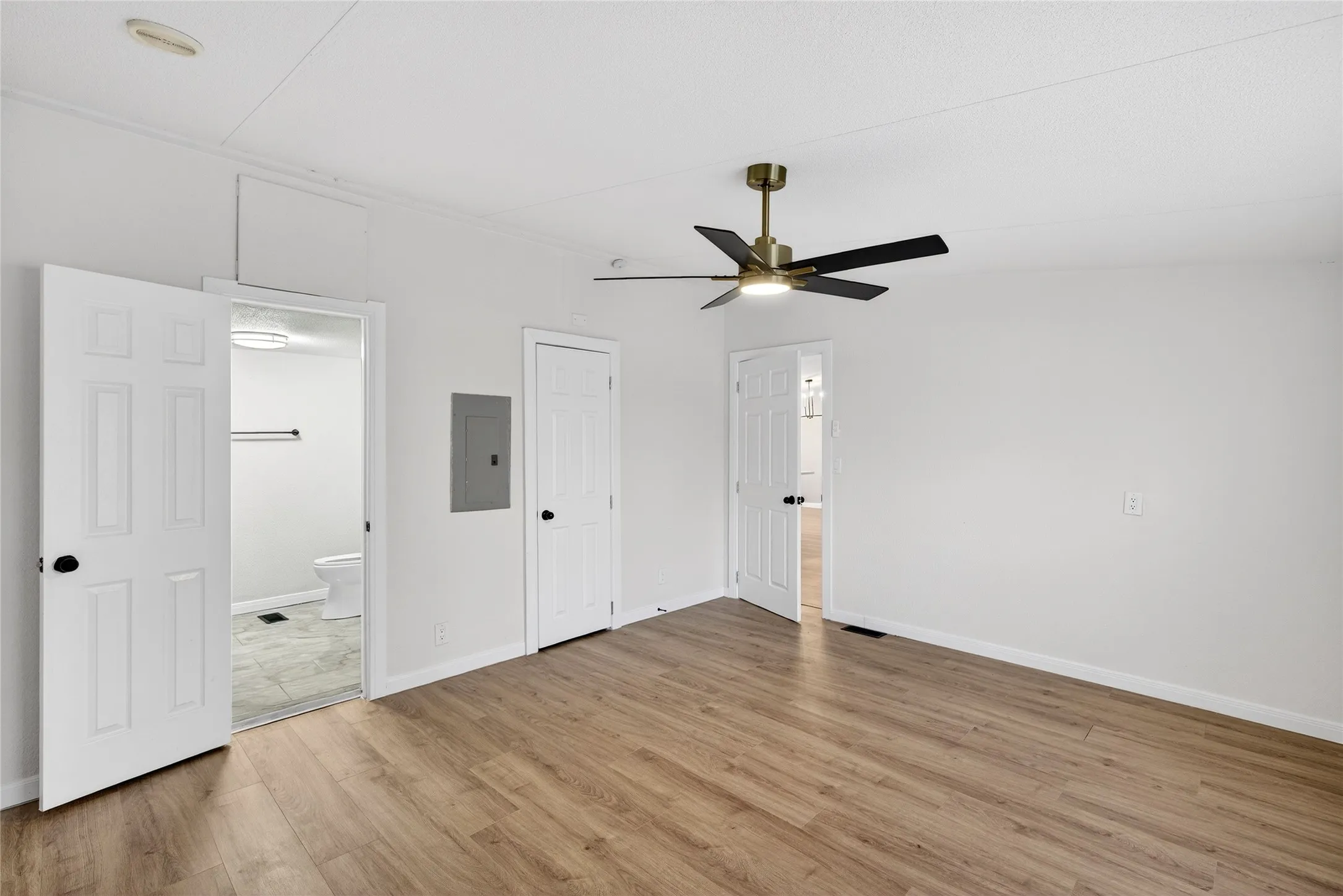 Manufactured Home For Sale in Henderson County , 237 Wildflower Drive, Gun Barrel City, Texas 75156, 3 Bedroom, 2 Bathroom, Garage spaces, 1,344 Sqft, built in 2000, mls#21333471, Real Estate Agent in Gun Barrel City, Homes For Sale in Henderson county, Homes For Sale in Gun Barrel City, Realtor in Gun Barrel City Texas, Real Estate Brokerage Independent Realty Texas, Luminita Cordes Realtor