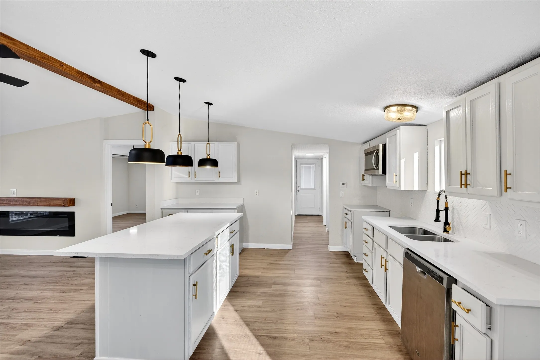 Manufactured Home For Sale in Henderson County , 237 Wildflower Drive, Gun Barrel City, Texas 75156, 3 Bedroom, 2 Bathroom, Garage spaces, 1,344 Sqft, built in 2000, mls#21333471, Real Estate Agent in Gun Barrel City, Homes For Sale in Henderson county, Homes For Sale in Gun Barrel City, Realtor in Gun Barrel City Texas, Real Estate Brokerage Independent Realty Texas, Luminita Cordes Realtor