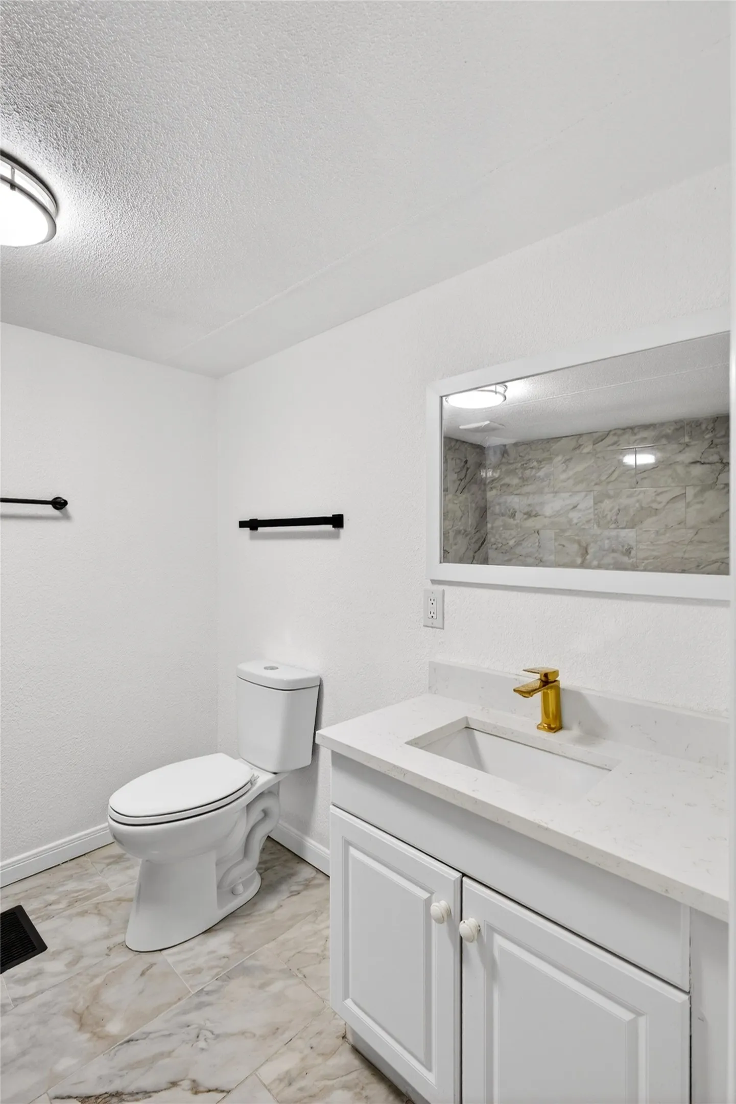 Manufactured Home For Sale in Henderson County , 237 Wildflower Drive, Gun Barrel City, Texas 75156, 3 Bedroom, 2 Bathroom, Garage spaces, 1,344 Sqft, built in 2000, mls#21333471, Real Estate Agent in Gun Barrel City, Homes For Sale in Henderson county, Homes For Sale in Gun Barrel City, Realtor in Gun Barrel City Texas, Real Estate Brokerage Independent Realty Texas, Luminita Cordes Realtor