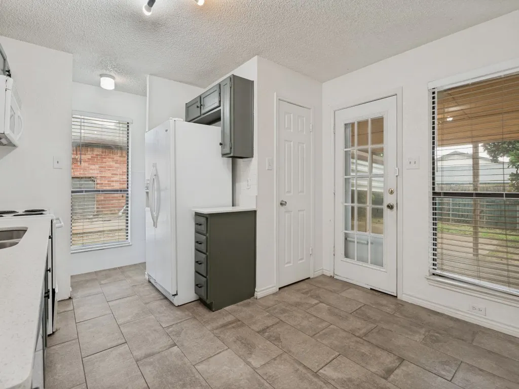 Duplex For Rent in Tarrant County , 3006 Post Oak Drive, Euless, Texas 76039, 2 Bedroom, 1 Bathroom, Garage spaces, 1,044 Sqft, built in 1984, mls#21333482, Real Estate Agent in Euless, Homes For Rent in Tarrant county, Homes For Rent in Euless, Realtor in Euless Texas, Real Estate Brokerage Independent Realty Texas, Luminita Cordes Realtor