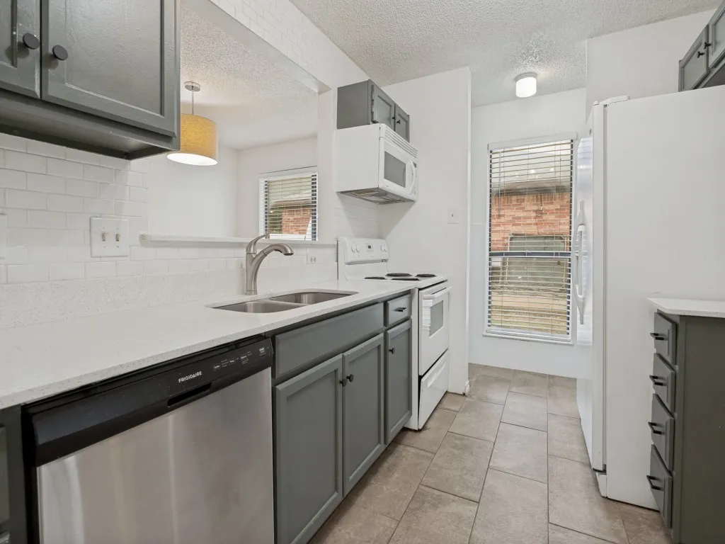 Duplex For Rent in Tarrant County , 3006 Post Oak Drive, Euless, Texas 76039, 2 Bedroom, 1 Bathroom, Garage spaces, 1,044 Sqft, built in 1984, mls#21333482, Real Estate Agent in Euless, Homes For Rent in Tarrant county, Homes For Rent in Euless, Realtor in Euless Texas, Real Estate Brokerage Independent Realty Texas, Luminita Cordes Realtor