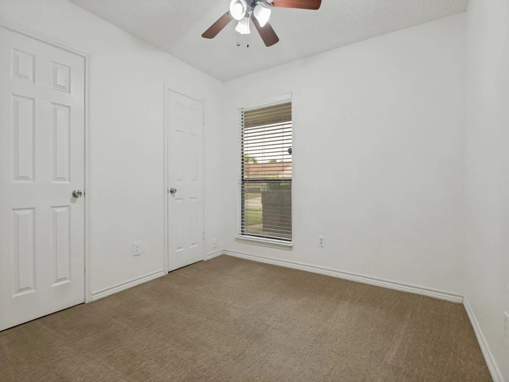 Duplex For Rent in Tarrant County , 3006 Post Oak Drive, Euless, Texas 76039, 2 Bedroom, 1 Bathroom, Garage spaces, 1,044 Sqft, built in 1984, mls#21333482, Real Estate Agent in Euless, Homes For Rent in Tarrant county, Homes For Rent in Euless, Realtor in Euless Texas, Real Estate Brokerage Independent Realty Texas, Luminita Cordes Realtor