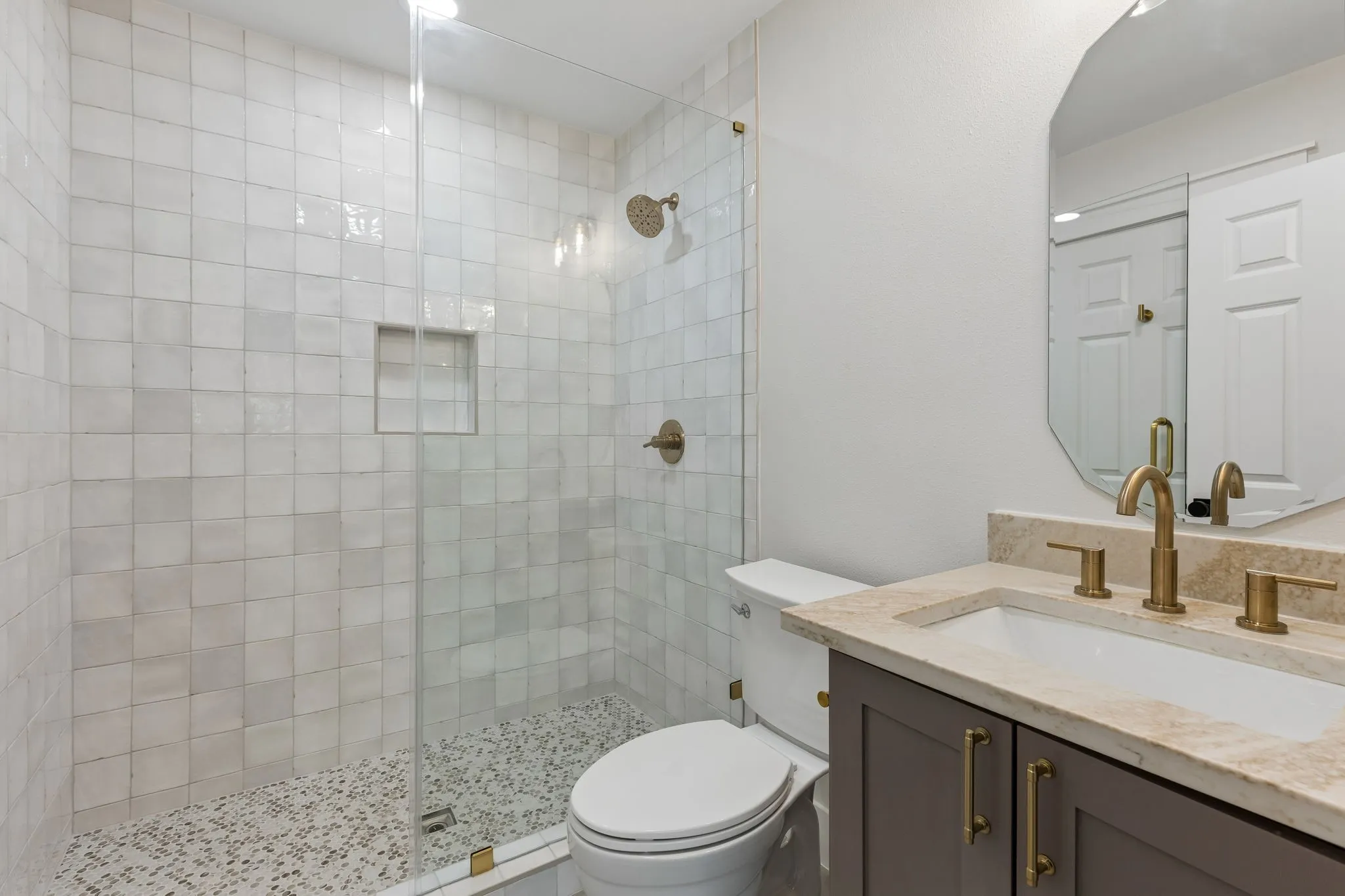 Single Family Residence For Sale in Dallas County , 6941 Midcrest Drive, Dallas, Texas 75254, 5 Bedroom, 4 Bathroom, 2 Garage spaces, 3,599 Sqft, built in 1966, mls#21329549, Real Estate Agent in Dallas, Homes For Sale in Dallas county, Homes For Sale in Dallas, Realtor in Dallas Texas, Real Estate Brokerage Independent Realty Texas, Luminita Cordes Realtor