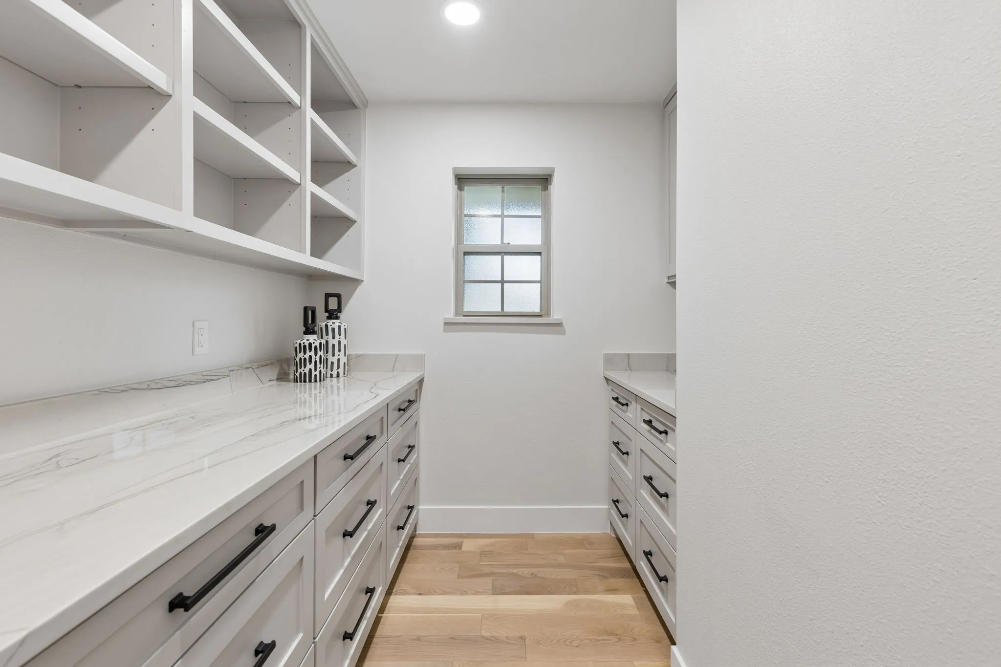 Single Family Residence For Sale in Dallas County , 6941 Midcrest Drive, Dallas, Texas 75254, 5 Bedroom, 4 Bathroom, 2 Garage spaces, 3,599 Sqft, built in 1966, mls#21329549, Real Estate Agent in Dallas, Homes For Sale in Dallas county, Homes For Sale in Dallas, Realtor in Dallas Texas, Real Estate Brokerage Independent Realty Texas, Luminita Cordes Realtor
