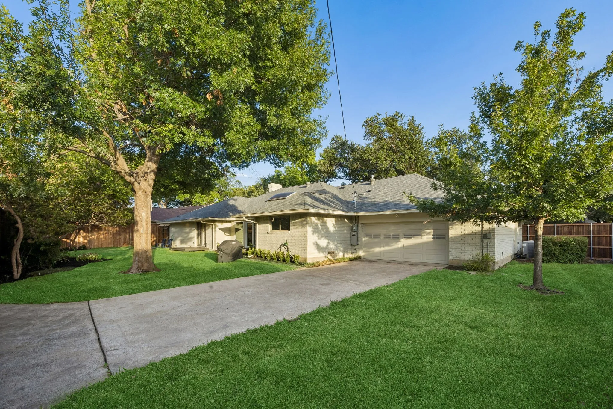 Single Family Residence For Sale in Dallas County , 6941 Midcrest Drive, Dallas, Texas 75254, 5 Bedroom, 4 Bathroom, 2 Garage spaces, 3,599 Sqft, built in 1966, mls#21329549, Real Estate Agent in Dallas, Homes For Sale in Dallas county, Homes For Sale in Dallas, Realtor in Dallas Texas, Real Estate Brokerage Independent Realty Texas, Luminita Cordes Realtor