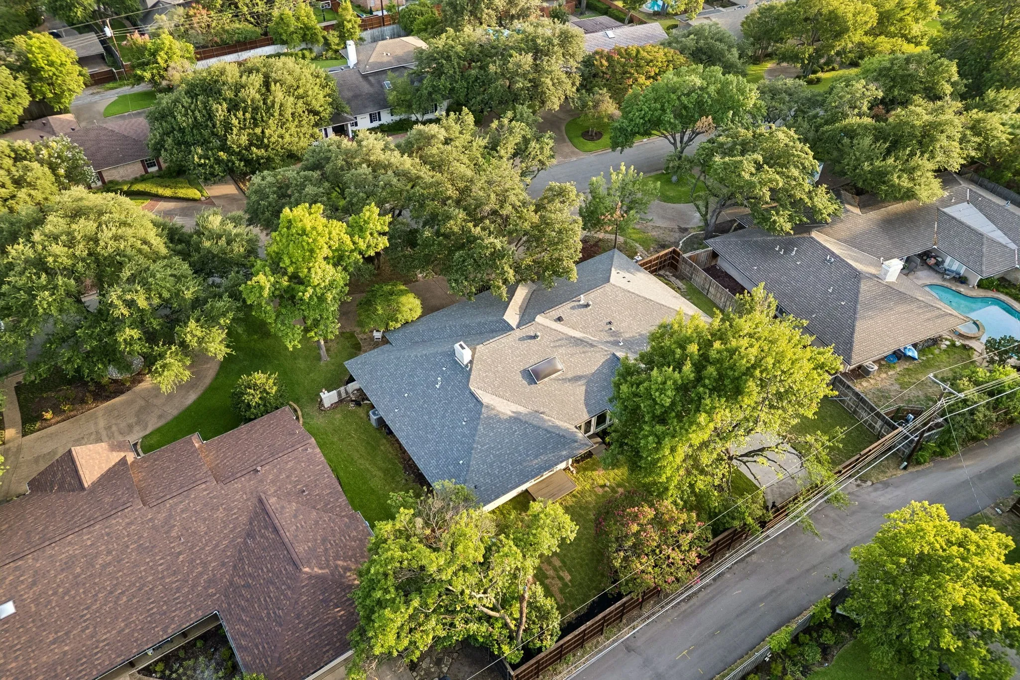 Single Family Residence For Sale in Dallas County , 6941 Midcrest Drive, Dallas, Texas 75254, 5 Bedroom, 4 Bathroom, 2 Garage spaces, 3,599 Sqft, built in 1966, mls#21329549, Real Estate Agent in Dallas, Homes For Sale in Dallas county, Homes For Sale in Dallas, Realtor in Dallas Texas, Real Estate Brokerage Independent Realty Texas, Luminita Cordes Realtor