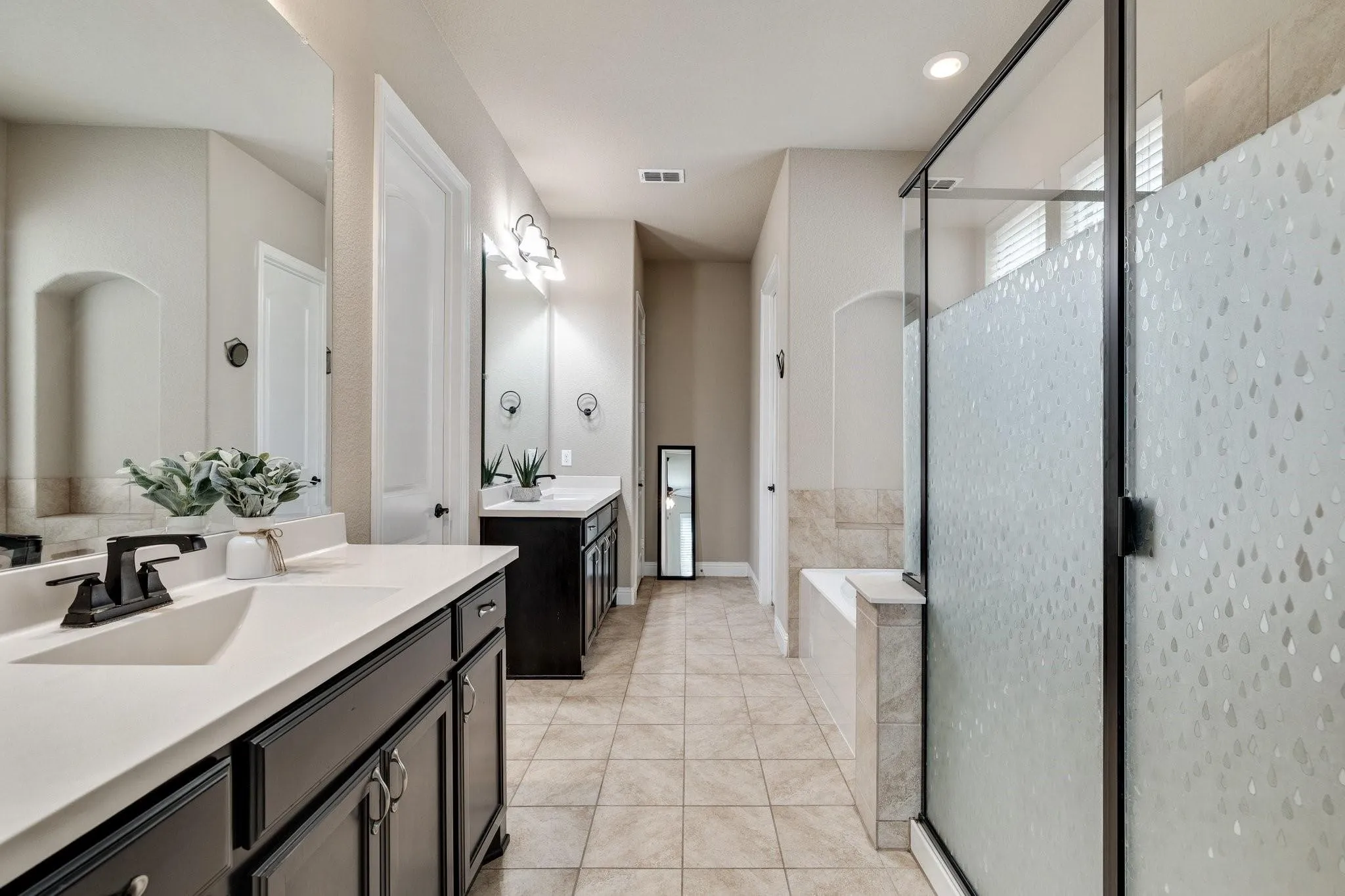 Single Family Residence For Rent in Tarrant County , 7148 Chelsea Drive, North Richland Hills, Texas 76180, 4 Bedroom, 4 Bathroom, 2 Garage spaces, 3,180 Sqft, built in 2016, mls#21331773, Real Estate Agent in North Richland Hills, Homes For Rent in Tarrant county, Homes For Rent in North Richland Hills, Realtor in North Richland Hills Texas, Real Estate Brokerage Independent Realty Texas, Luminita Cordes Realtor