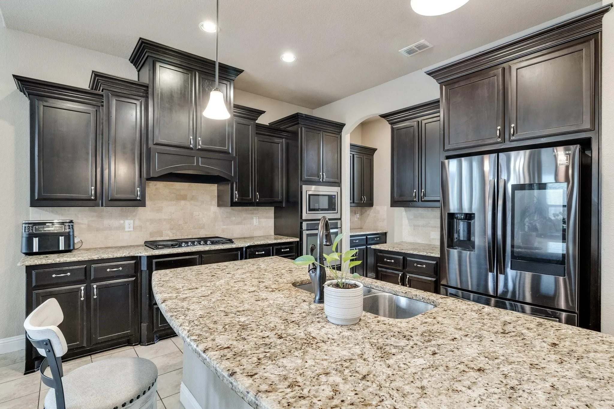 Single Family Residence For Rent in Tarrant County , 7148 Chelsea Drive, North Richland Hills, Texas 76180, 4 Bedroom, 4 Bathroom, 2 Garage spaces, 3,180 Sqft, built in 2016, mls#21331773, Real Estate Agent in North Richland Hills, Homes For Rent in Tarrant county, Homes For Rent in North Richland Hills, Realtor in North Richland Hills Texas, Real Estate Brokerage Independent Realty Texas, Luminita Cordes Realtor