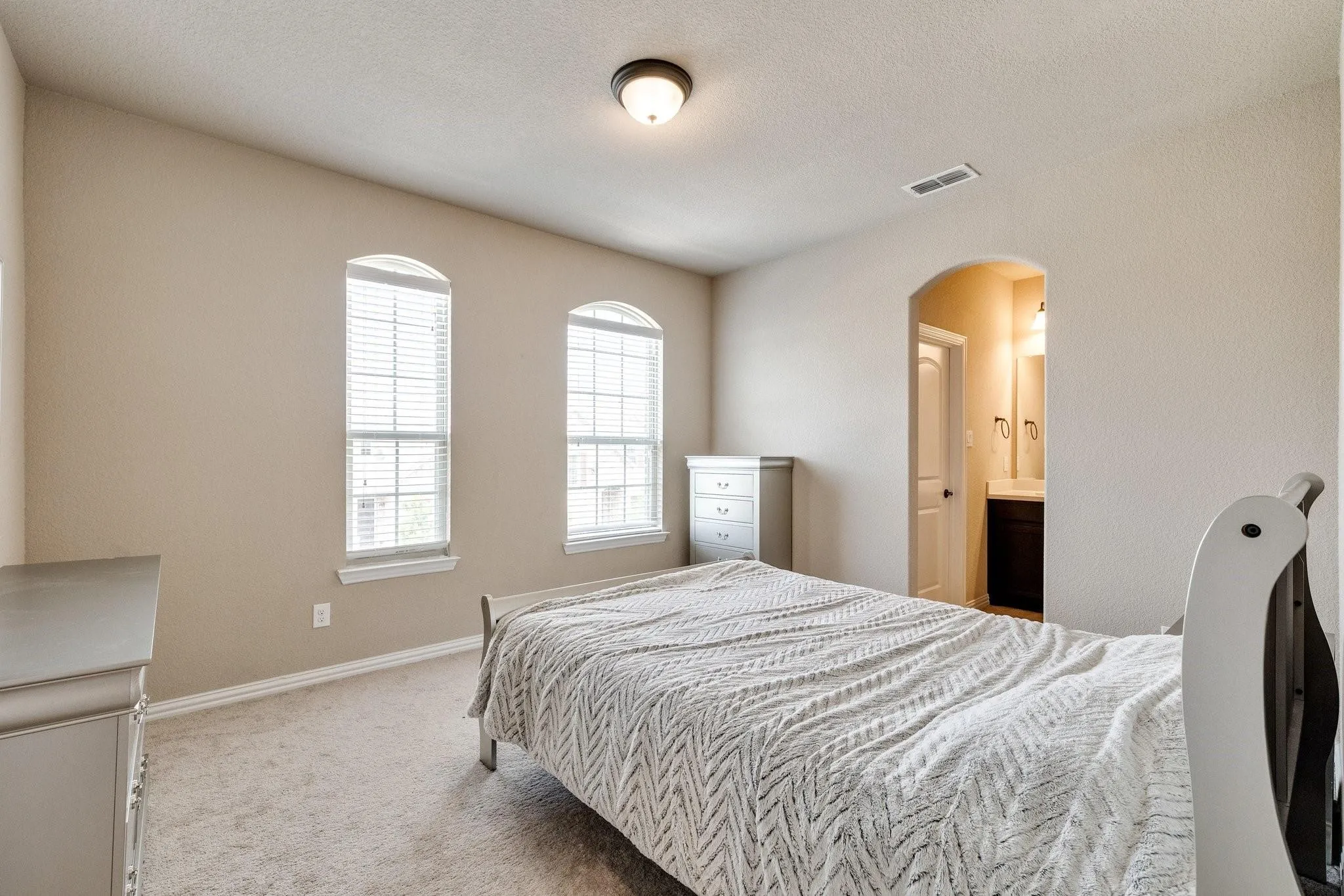 Single Family Residence For Rent in Tarrant County , 7148 Chelsea Drive, North Richland Hills, Texas 76180, 4 Bedroom, 4 Bathroom, 2 Garage spaces, 3,180 Sqft, built in 2016, mls#21331773, Real Estate Agent in North Richland Hills, Homes For Rent in Tarrant county, Homes For Rent in North Richland Hills, Realtor in North Richland Hills Texas, Real Estate Brokerage Independent Realty Texas, Luminita Cordes Realtor