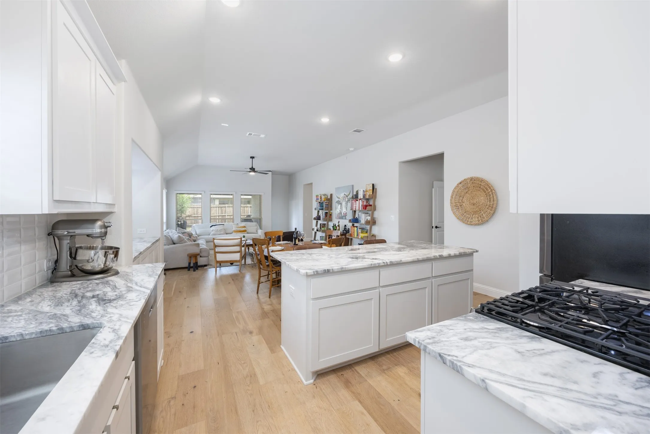 Single Family Residence For Rent in Collin County , 1003 Pecan Glen Drive, Melissa, Texas 75454, 4 Bedroom, 2 Bathroom, 2 Garage spaces, 2,046 Sqft, built in 2023, mls#21333460, Real Estate Agent in Melissa, Homes For Rent in Collin county, Homes For Rent in Melissa, Realtor in Melissa Texas, Real Estate Brokerage Independent Realty Texas, Luminita Cordes Realtor