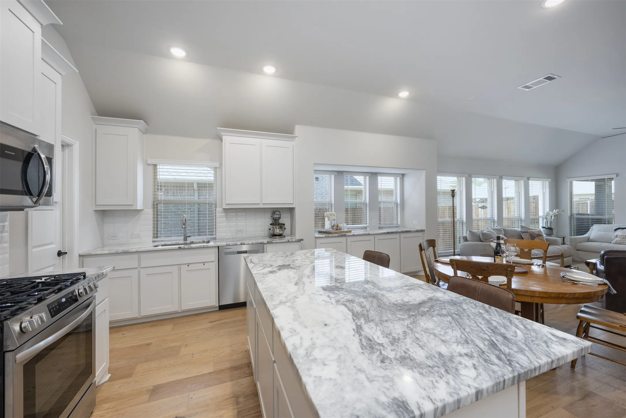Single Family Residence For Rent in Collin County , 1003 Pecan Glen Drive, Melissa, Texas 75454, 4 Bedroom, 2 Bathroom, 2 Garage spaces, 2,046 Sqft, built in 2023, mls#21333460, Real Estate Agent in Melissa, Homes For Rent in Collin county, Homes For Rent in Melissa, Realtor in Melissa Texas, Real Estate Brokerage Independent Realty Texas, Luminita Cordes Realtor