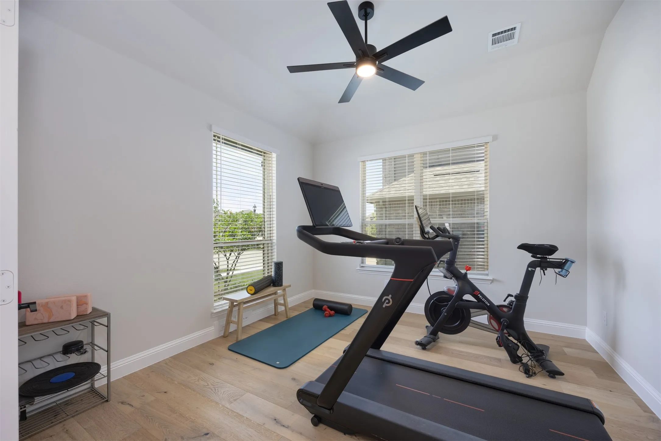 Single Family Residence For Rent in Collin County , 1003 Pecan Glen Drive, Melissa, Texas 75454, 4 Bedroom, 2 Bathroom, 2 Garage spaces, 2,046 Sqft, built in 2023, mls#21333460, Real Estate Agent in Melissa, Homes For Rent in Collin county, Homes For Rent in Melissa, Realtor in Melissa Texas, Real Estate Brokerage Independent Realty Texas, Luminita Cordes Realtor