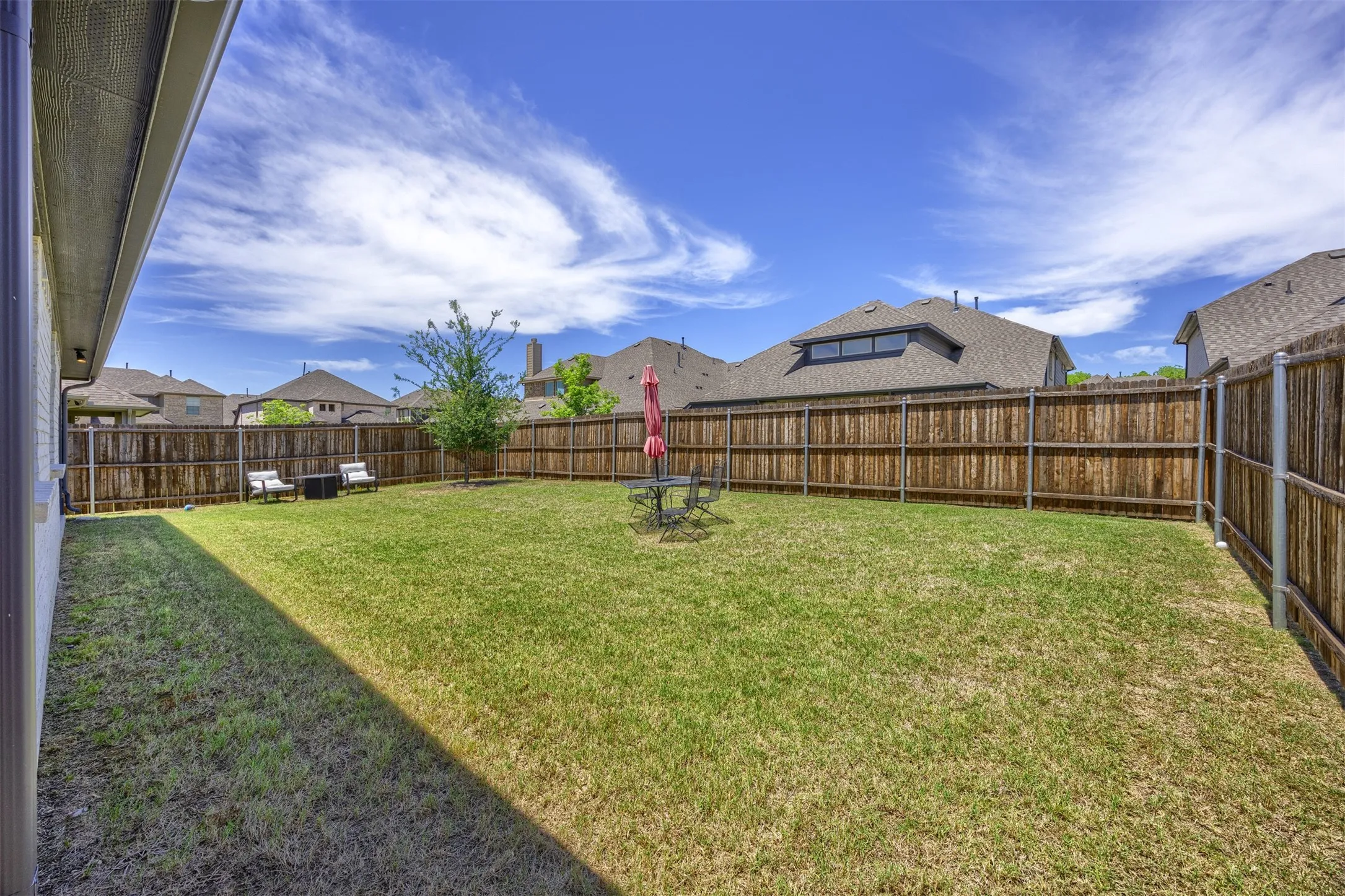 Single Family Residence For Rent in Collin County , 1003 Pecan Glen Drive, Melissa, Texas 75454, 4 Bedroom, 2 Bathroom, 2 Garage spaces, 2,046 Sqft, built in 2023, mls#21333460, Real Estate Agent in Melissa, Homes For Rent in Collin county, Homes For Rent in Melissa, Realtor in Melissa Texas, Real Estate Brokerage Independent Realty Texas, Luminita Cordes Realtor