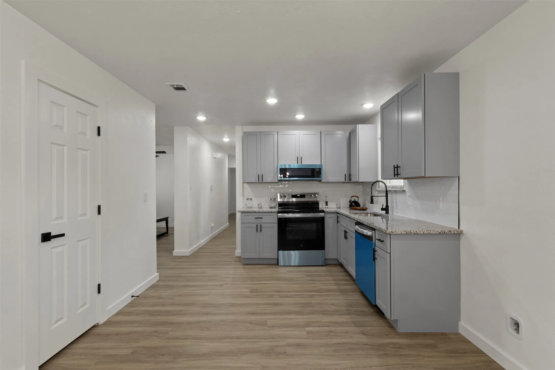 Open kitchen that flows into the dinning area.