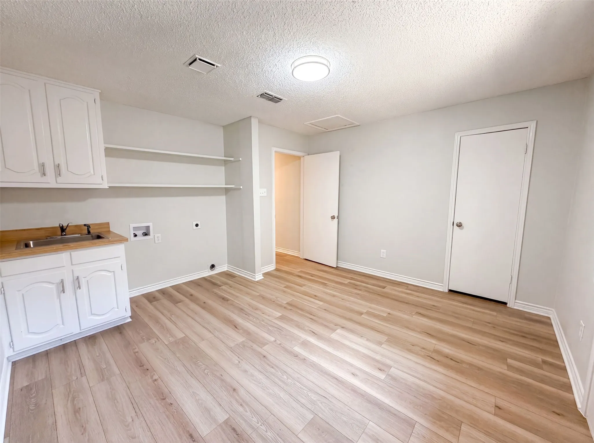 Single Family Residence For Sale in Tarrant County , 940 Western Trail, Keller, Texas 76248, 3 Bedroom, 3 Bathroom, 3 Garage spaces, 2,442 Sqft, built in 1978, mls#21333528, Real Estate Agent in Keller, Homes For Sale in Tarrant county, Homes For Sale in Keller, Realtor in Keller Texas, Real Estate Brokerage Independent Realty Texas, Luminita Cordes Realtor