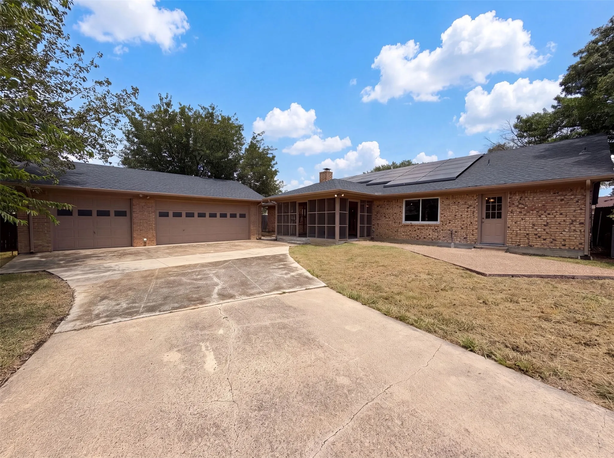 Single Family Residence For Sale in Tarrant County , 940 Western Trail, Keller, Texas 76248, 3 Bedroom, 3 Bathroom, 3 Garage spaces, 2,442 Sqft, built in 1978, mls#21333528, Real Estate Agent in Keller, Homes For Sale in Tarrant county, Homes For Sale in Keller, Realtor in Keller Texas, Real Estate Brokerage Independent Realty Texas, Luminita Cordes Realtor