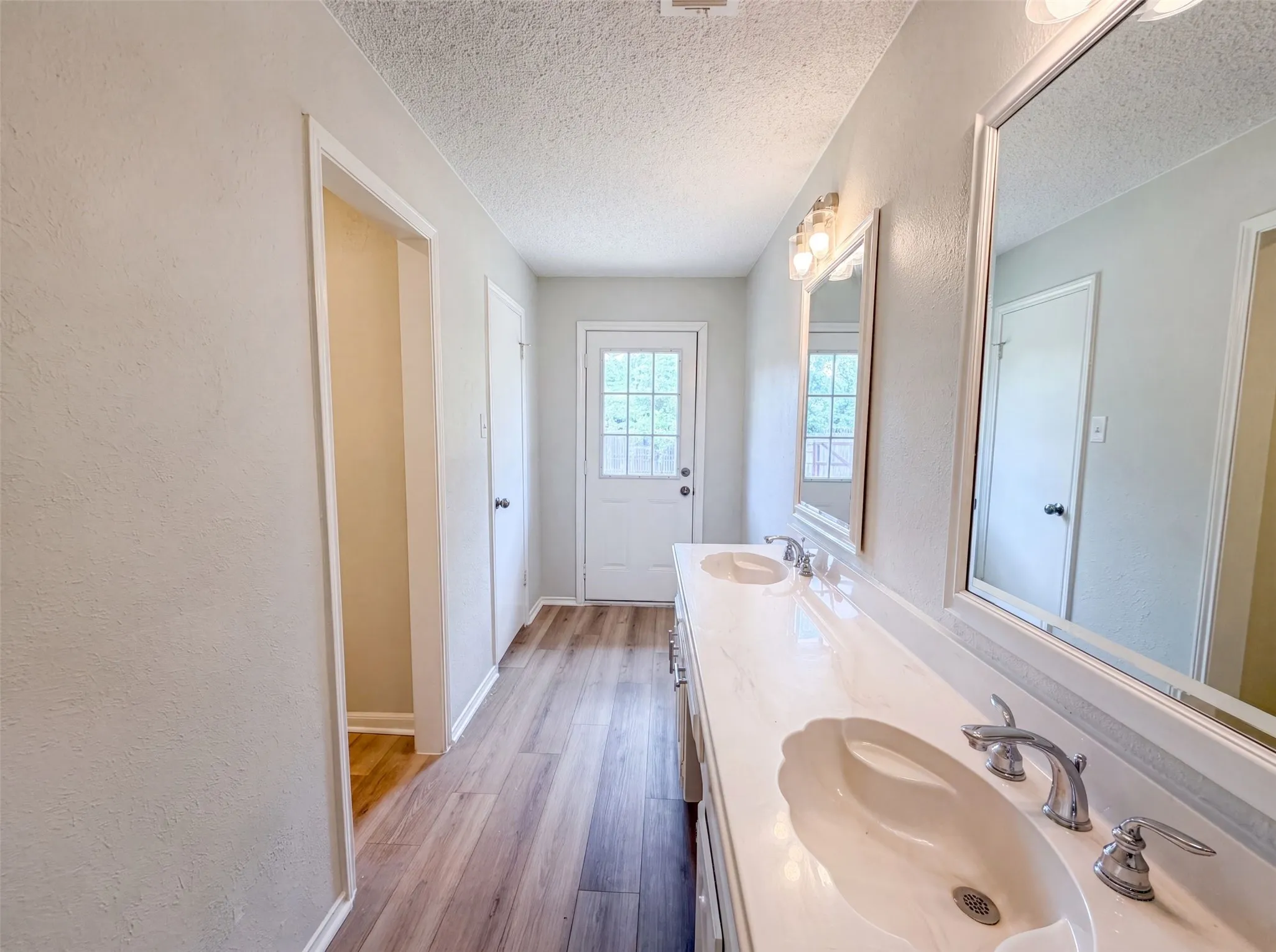 Single Family Residence For Sale in Tarrant County , 940 Western Trail, Keller, Texas 76248, 3 Bedroom, 3 Bathroom, 3 Garage spaces, 2,442 Sqft, built in 1978, mls#21333528, Real Estate Agent in Keller, Homes For Sale in Tarrant county, Homes For Sale in Keller, Realtor in Keller Texas, Real Estate Brokerage Independent Realty Texas, Luminita Cordes Realtor
