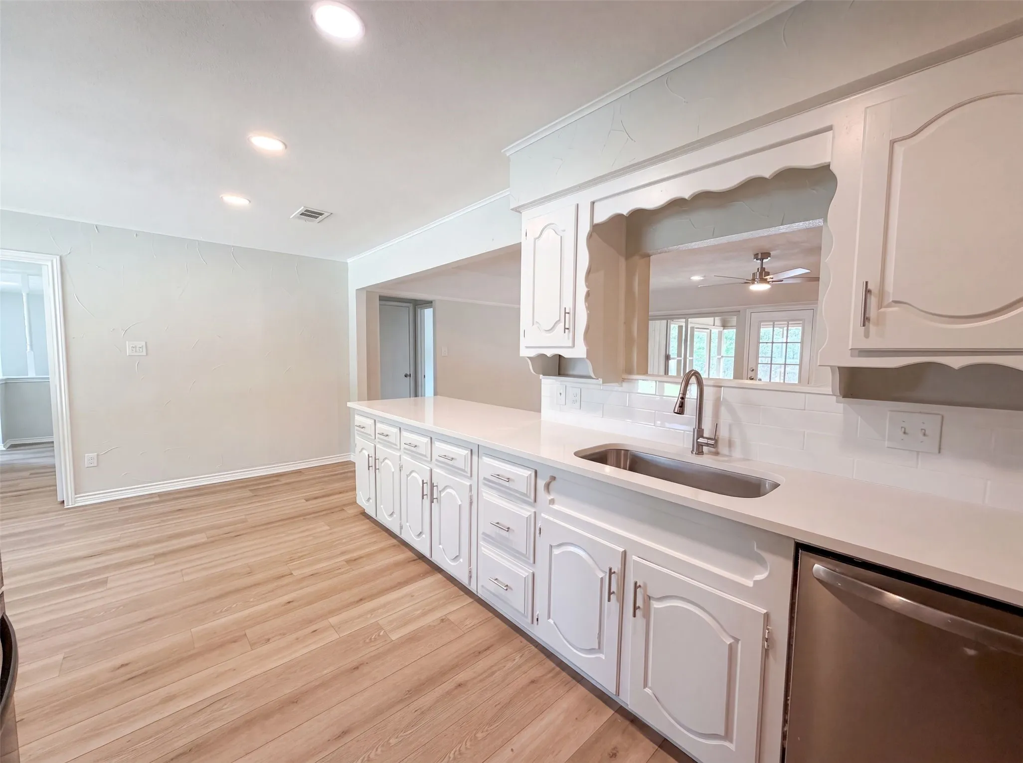 Single Family Residence For Sale in Tarrant County , 940 Western Trail, Keller, Texas 76248, 3 Bedroom, 3 Bathroom, 3 Garage spaces, 2,442 Sqft, built in 1978, mls#21333528, Real Estate Agent in Keller, Homes For Sale in Tarrant county, Homes For Sale in Keller, Realtor in Keller Texas, Real Estate Brokerage Independent Realty Texas, Luminita Cordes Realtor