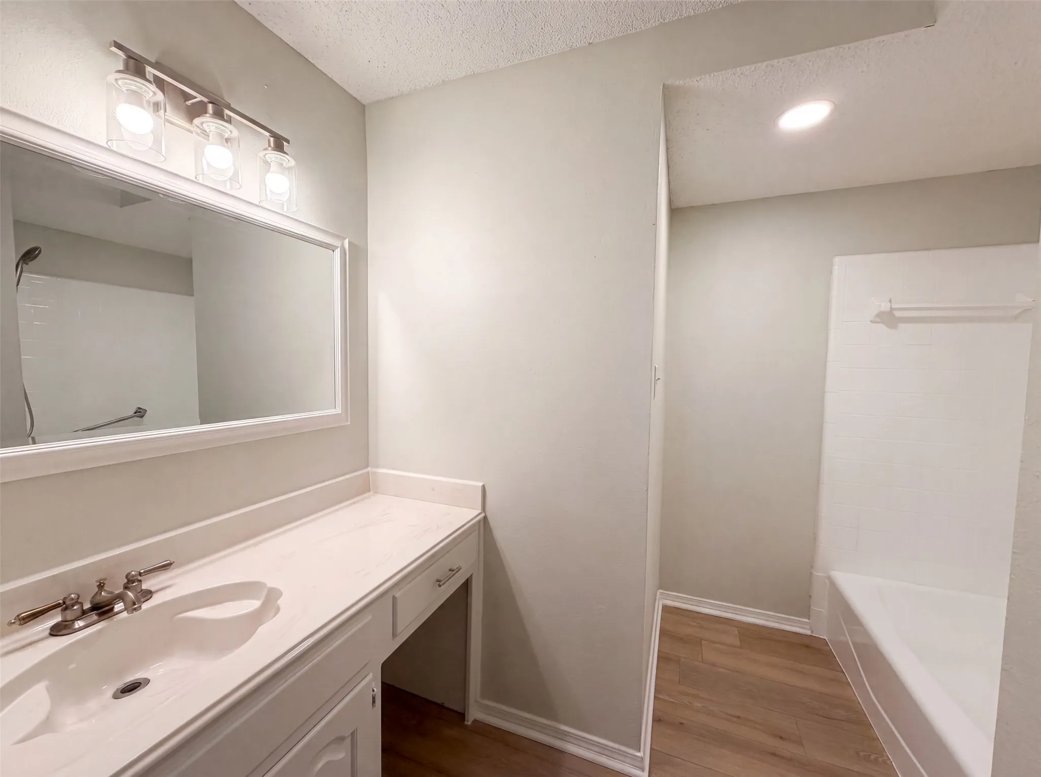Single Family Residence For Sale in Tarrant County , 940 Western Trail, Keller, Texas 76248, 3 Bedroom, 3 Bathroom, 3 Garage spaces, 2,442 Sqft, built in 1978, mls#21333528, Real Estate Agent in Keller, Homes For Sale in Tarrant county, Homes For Sale in Keller, Realtor in Keller Texas, Real Estate Brokerage Independent Realty Texas, Luminita Cordes Realtor