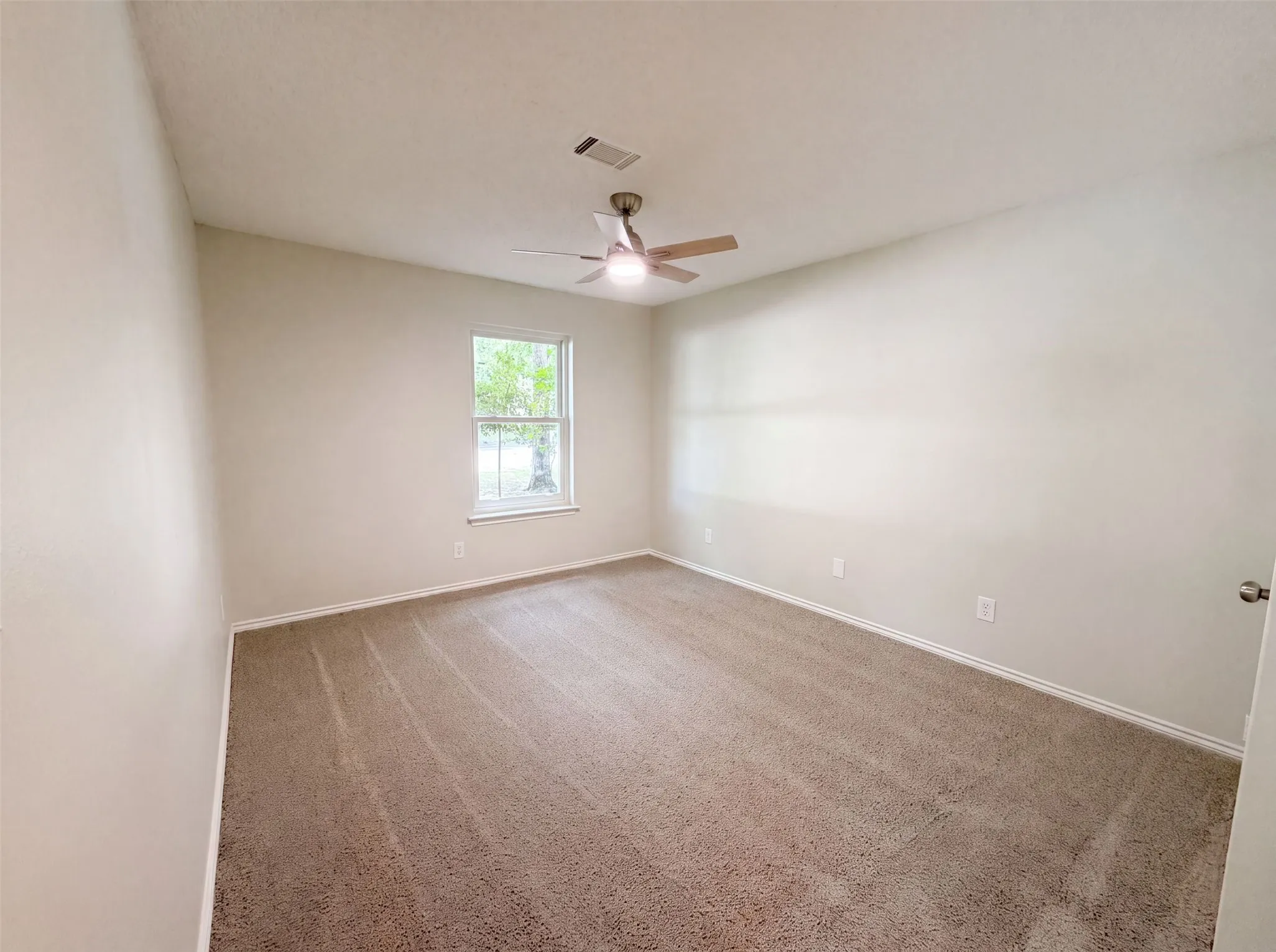 Single Family Residence For Sale in Tarrant County , 940 Western Trail, Keller, Texas 76248, 3 Bedroom, 3 Bathroom, 3 Garage spaces, 2,442 Sqft, built in 1978, mls#21333528, Real Estate Agent in Keller, Homes For Sale in Tarrant county, Homes For Sale in Keller, Realtor in Keller Texas, Real Estate Brokerage Independent Realty Texas, Luminita Cordes Realtor