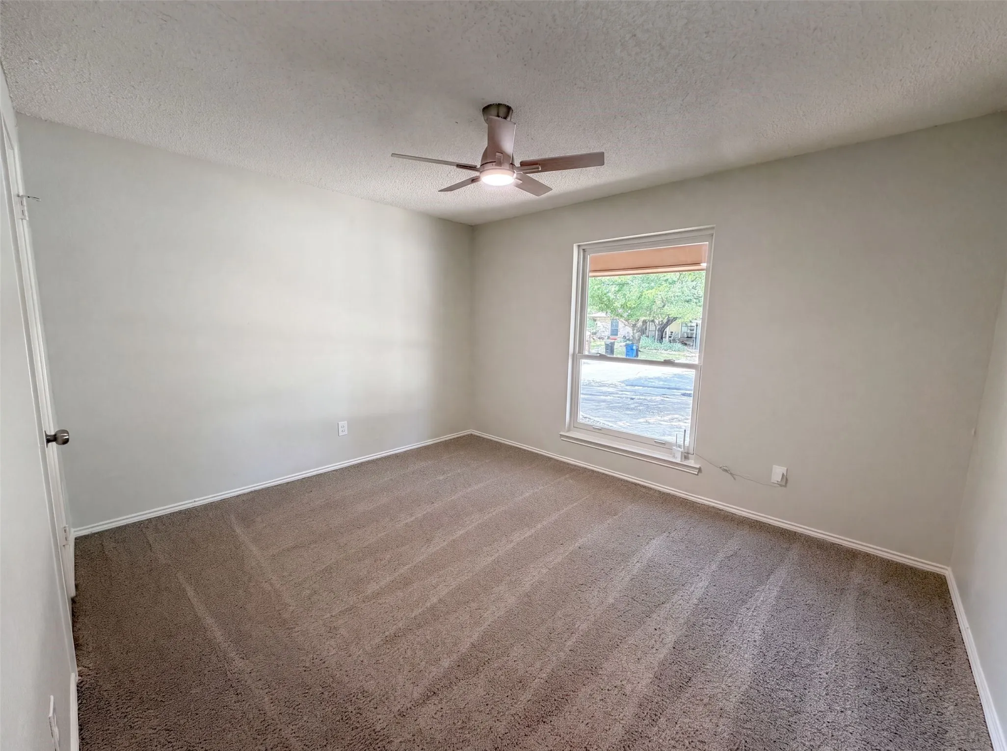Single Family Residence For Sale in Tarrant County , 940 Western Trail, Keller, Texas 76248, 3 Bedroom, 3 Bathroom, 3 Garage spaces, 2,442 Sqft, built in 1978, mls#21333528, Real Estate Agent in Keller, Homes For Sale in Tarrant county, Homes For Sale in Keller, Realtor in Keller Texas, Real Estate Brokerage Independent Realty Texas, Luminita Cordes Realtor