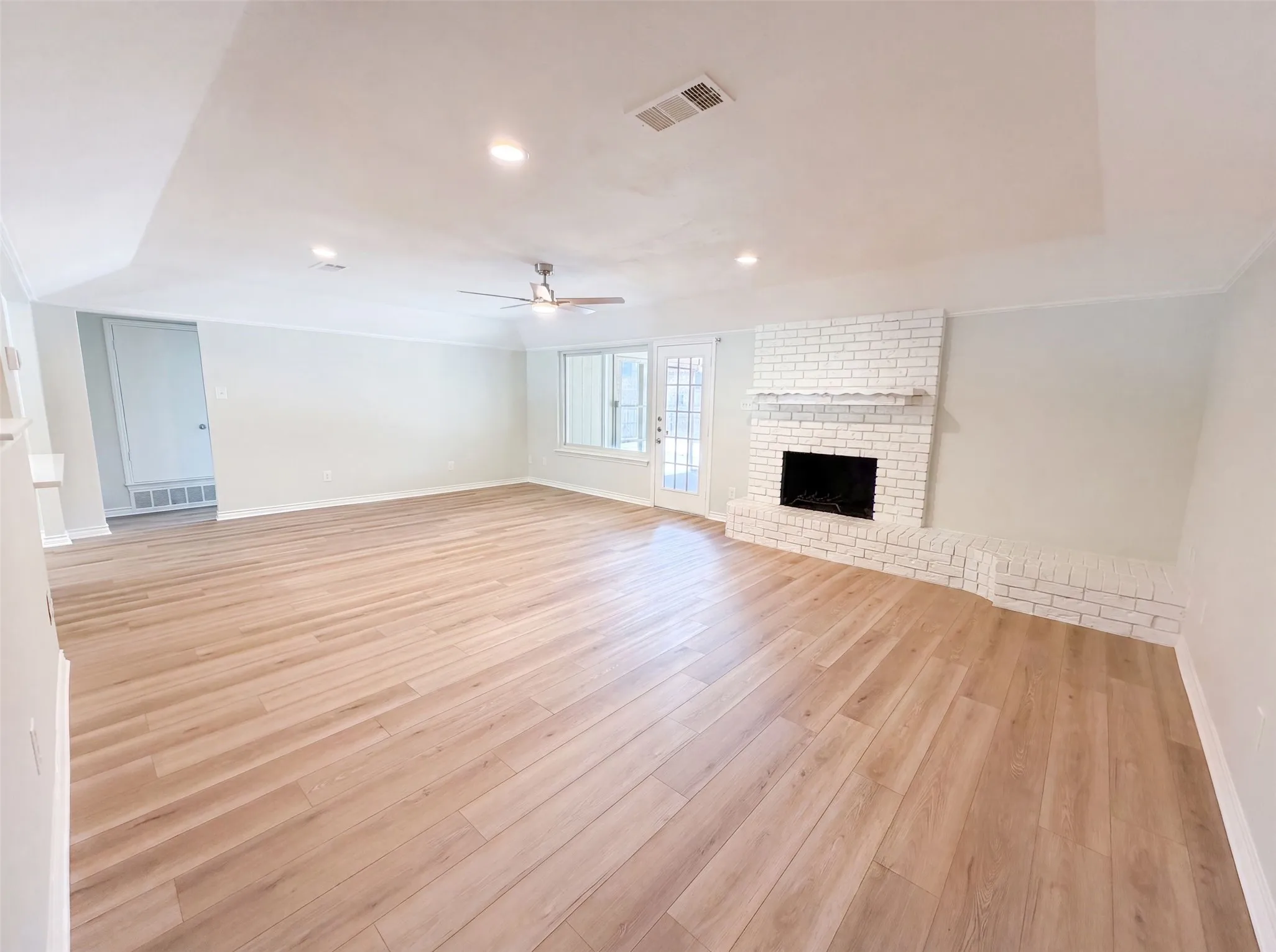 Single Family Residence For Sale in Tarrant County , 940 Western Trail, Keller, Texas 76248, 3 Bedroom, 3 Bathroom, 3 Garage spaces, 2,442 Sqft, built in 1978, mls#21333528, Real Estate Agent in Keller, Homes For Sale in Tarrant county, Homes For Sale in Keller, Realtor in Keller Texas, Real Estate Brokerage Independent Realty Texas, Luminita Cordes Realtor