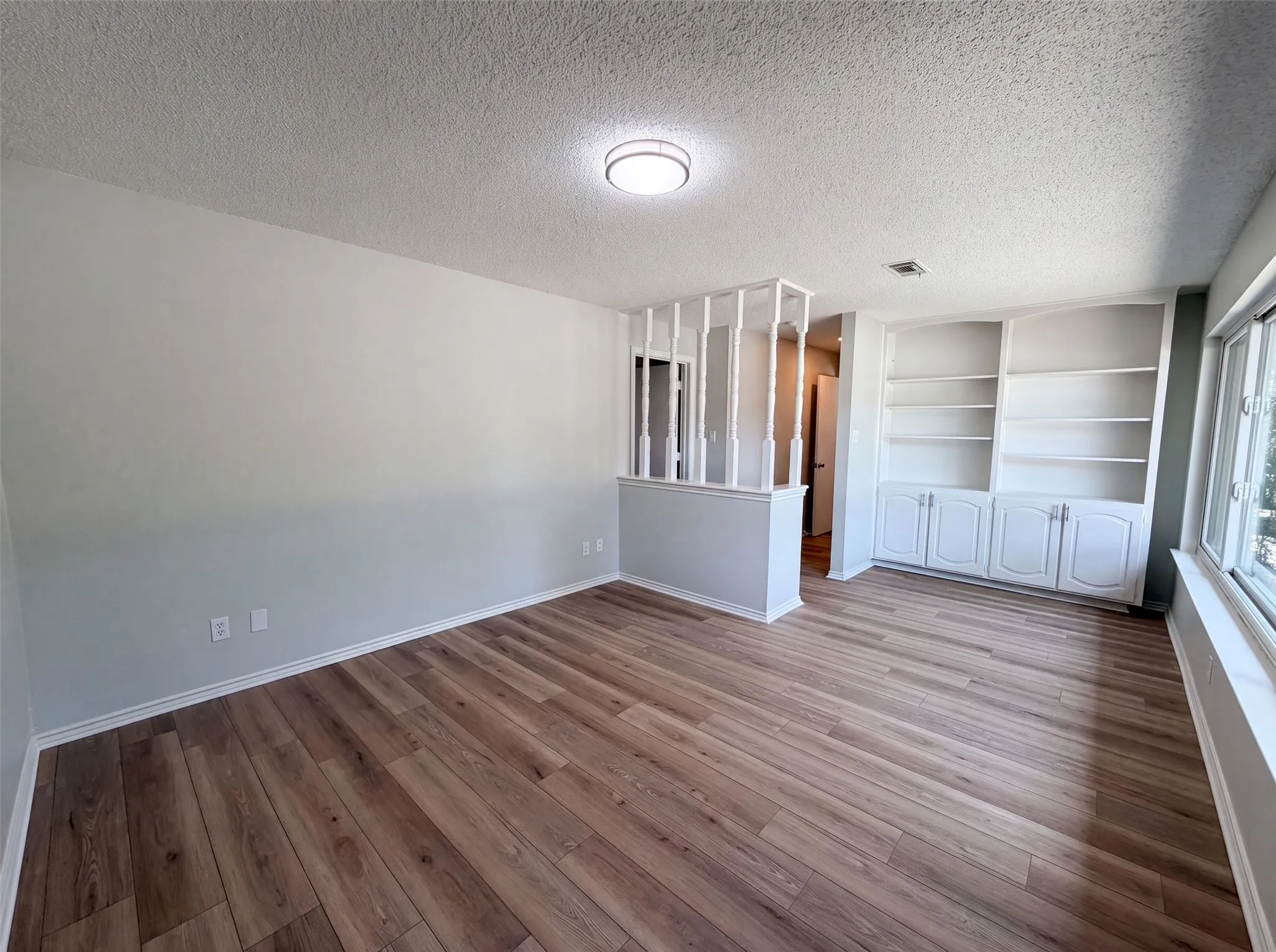Single Family Residence For Sale in Tarrant County , 940 Western Trail, Keller, Texas 76248, 3 Bedroom, 3 Bathroom, 3 Garage spaces, 2,442 Sqft, built in 1978, mls#21333528, Real Estate Agent in Keller, Homes For Sale in Tarrant county, Homes For Sale in Keller, Realtor in Keller Texas, Real Estate Brokerage Independent Realty Texas, Luminita Cordes Realtor