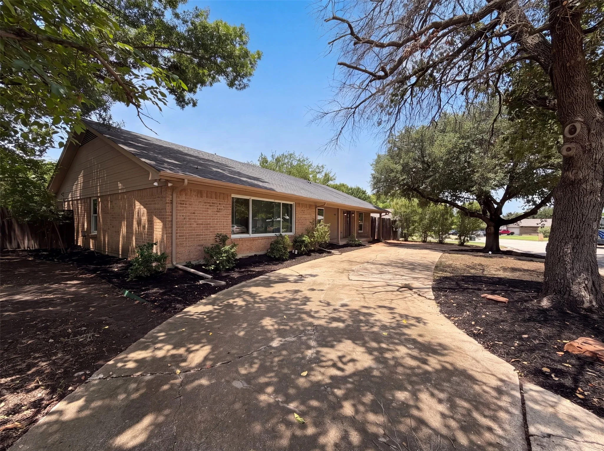 Single Family Residence For Sale in Tarrant County , 940 Western Trail, Keller, Texas 76248, 3 Bedroom, 3 Bathroom, 3 Garage spaces, 2,442 Sqft, built in 1978, mls#21333528, Real Estate Agent in Keller, Homes For Sale in Tarrant county, Homes For Sale in Keller, Realtor in Keller Texas, Real Estate Brokerage Independent Realty Texas, Luminita Cordes Realtor