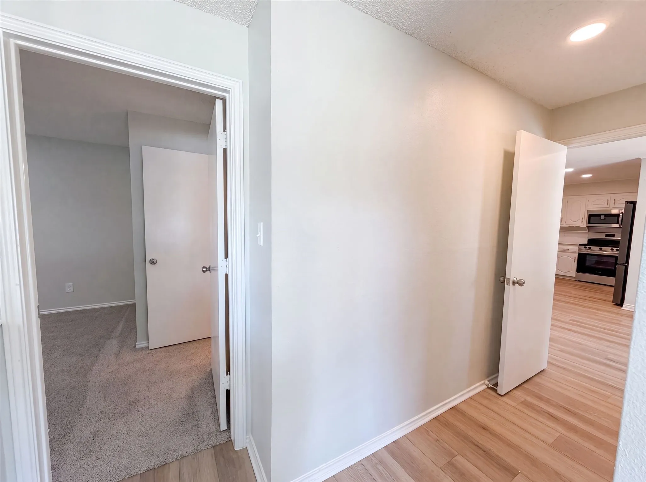 Single Family Residence For Sale in Tarrant County , 940 Western Trail, Keller, Texas 76248, 3 Bedroom, 3 Bathroom, 3 Garage spaces, 2,442 Sqft, built in 1978, mls#21333528, Real Estate Agent in Keller, Homes For Sale in Tarrant county, Homes For Sale in Keller, Realtor in Keller Texas, Real Estate Brokerage Independent Realty Texas, Luminita Cordes Realtor
