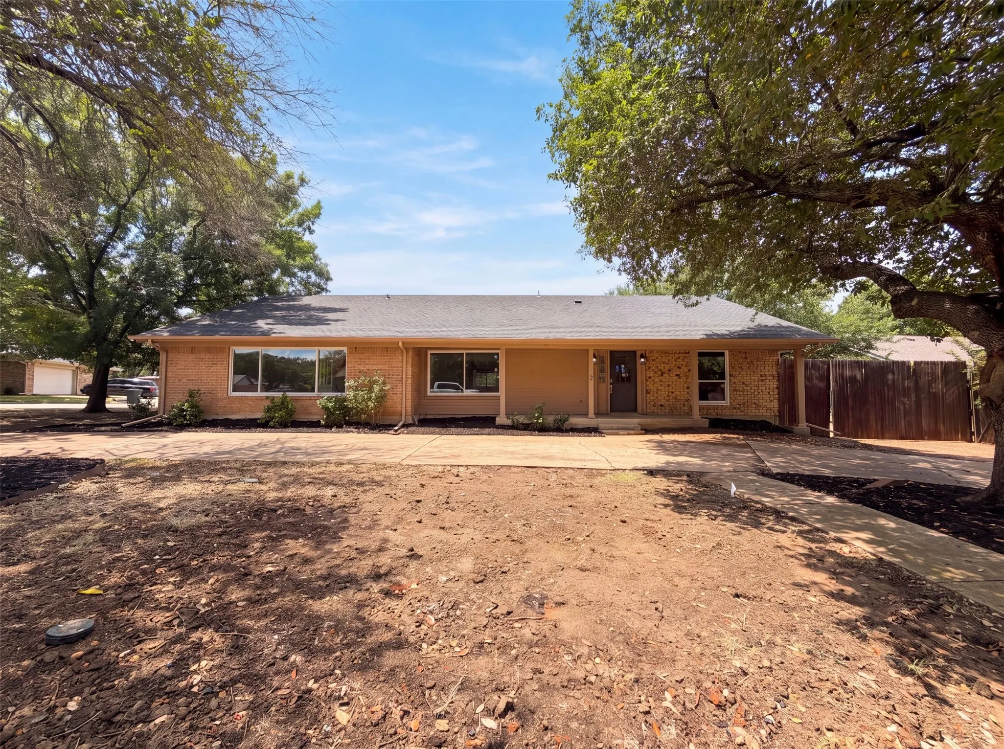 Single Family Residence For Sale in Tarrant County , 940 Western Trail, Keller, Texas 76248, 3 Bedroom, 3 Bathroom, 3 Garage spaces, 2,442 Sqft, built in 1978, mls#21333528, Real Estate Agent in Keller, Homes For Sale in Tarrant county, Homes For Sale in Keller, Realtor in Keller Texas, Real Estate Brokerage Independent Realty Texas, Luminita Cordes Realtor
