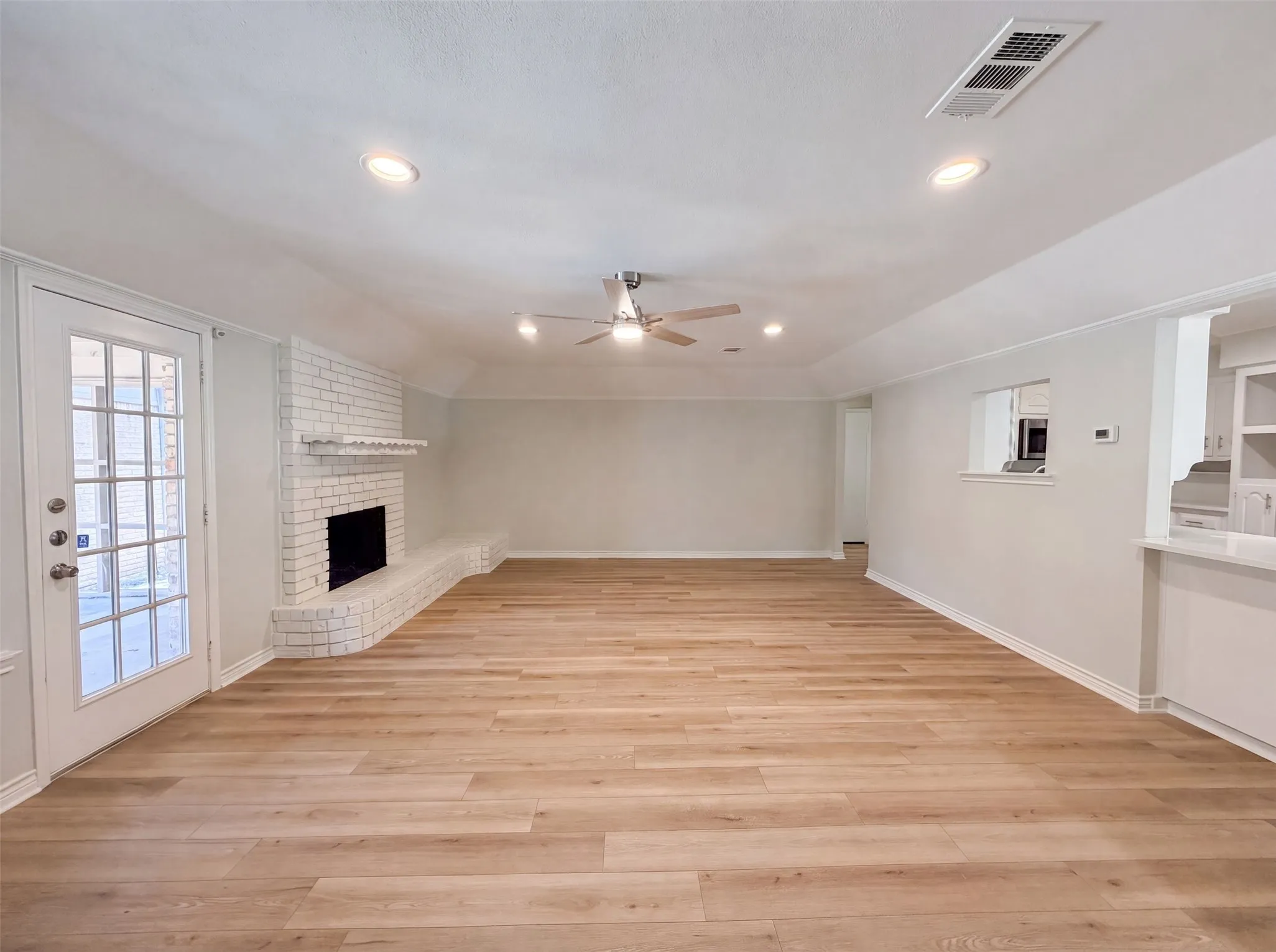 Single Family Residence For Sale in Tarrant County , 940 Western Trail, Keller, Texas 76248, 3 Bedroom, 3 Bathroom, 3 Garage spaces, 2,442 Sqft, built in 1978, mls#21333528, Real Estate Agent in Keller, Homes For Sale in Tarrant county, Homes For Sale in Keller, Realtor in Keller Texas, Real Estate Brokerage Independent Realty Texas, Luminita Cordes Realtor