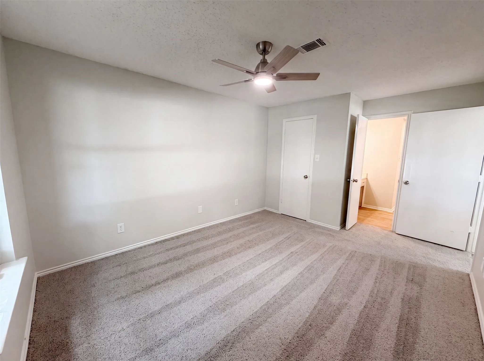 Single Family Residence For Sale in Tarrant County , 940 Western Trail, Keller, Texas 76248, 3 Bedroom, 3 Bathroom, 3 Garage spaces, 2,442 Sqft, built in 1978, mls#21333528, Real Estate Agent in Keller, Homes For Sale in Tarrant county, Homes For Sale in Keller, Realtor in Keller Texas, Real Estate Brokerage Independent Realty Texas, Luminita Cordes Realtor