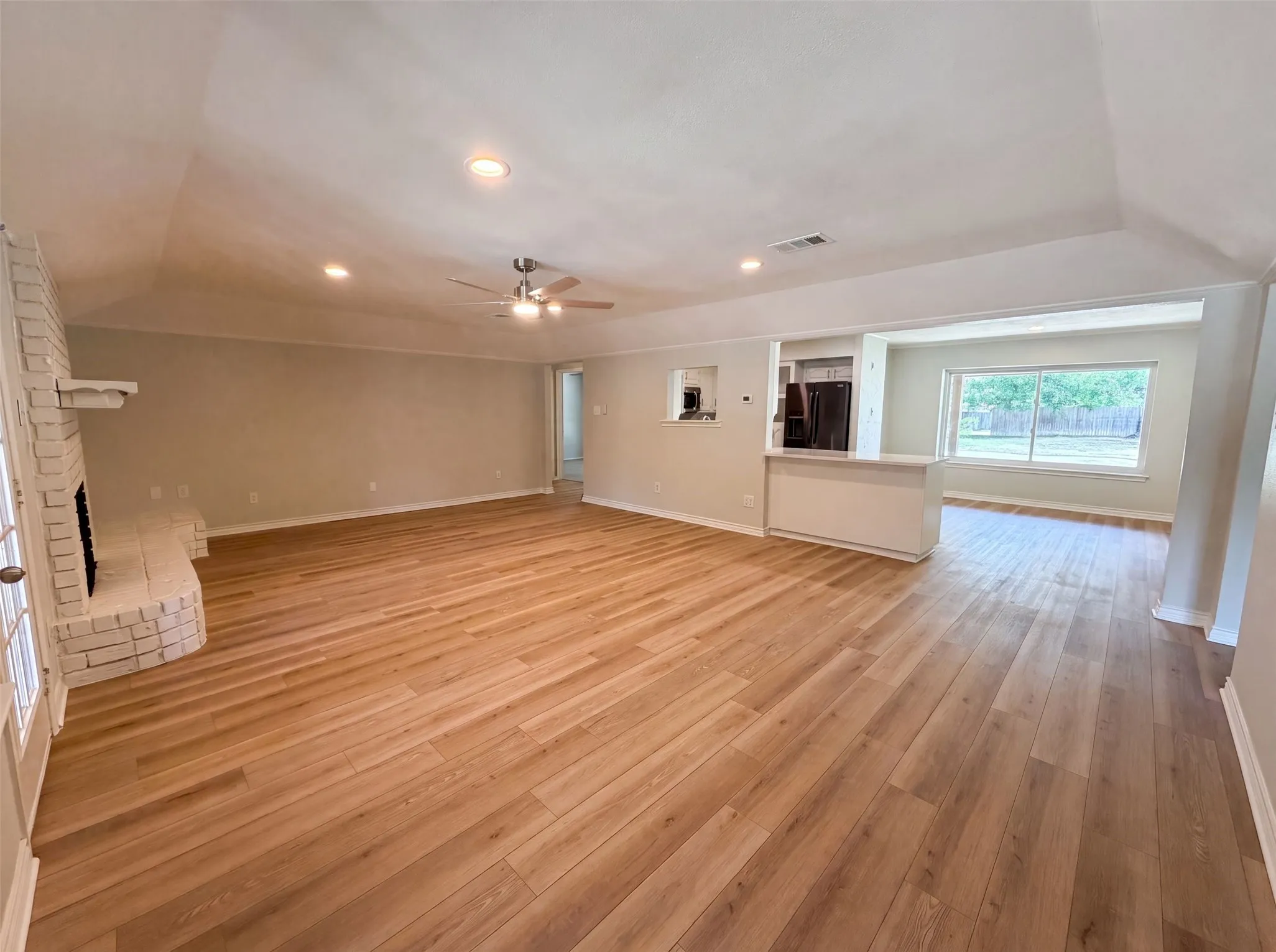 Single Family Residence For Sale in Tarrant County , 940 Western Trail, Keller, Texas 76248, 3 Bedroom, 3 Bathroom, 3 Garage spaces, 2,442 Sqft, built in 1978, mls#21333528, Real Estate Agent in Keller, Homes For Sale in Tarrant county, Homes For Sale in Keller, Realtor in Keller Texas, Real Estate Brokerage Independent Realty Texas, Luminita Cordes Realtor