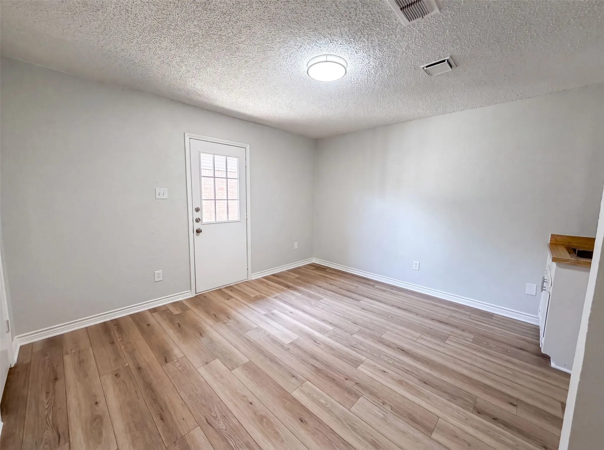 Single Family Residence For Sale in Tarrant County , 940 Western Trail, Keller, Texas 76248, 3 Bedroom, 3 Bathroom, 3 Garage spaces, 2,442 Sqft, built in 1978, mls#21333528, Real Estate Agent in Keller, Homes For Sale in Tarrant county, Homes For Sale in Keller, Realtor in Keller Texas, Real Estate Brokerage Independent Realty Texas, Luminita Cordes Realtor