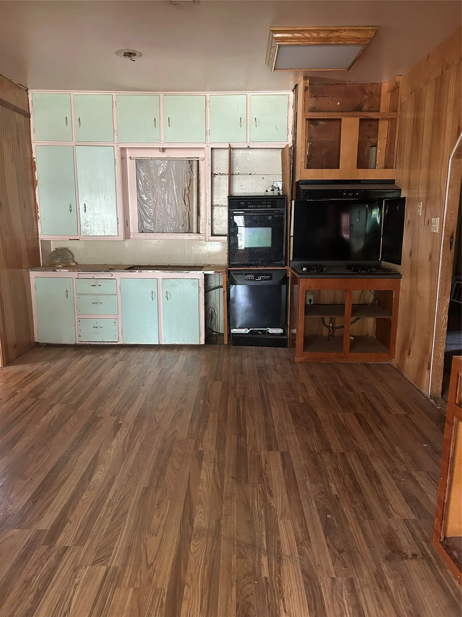 Single Family Residence For Sale in Coleman County , 501 W 12th Street, Coleman, Texas 76834, 3 Bedroom, 2 Bathroom, Garage spaces, 1,722 Sqft, built in 1935, mls#21333529, Real Estate Agent in Coleman, Homes For Sale in Coleman county, Homes For Sale in Coleman, Realtor in Coleman Texas, Real Estate Brokerage Independent Realty Texas, Luminita Cordes Realtor