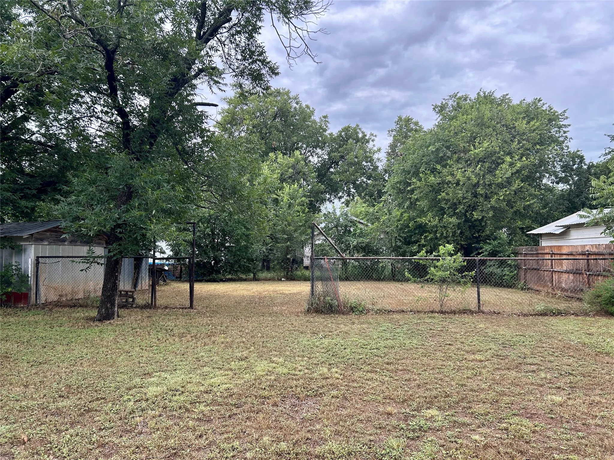 Single Family Residence For Sale in Coleman County , 501 W 12th Street, Coleman, Texas 76834, 3 Bedroom, 2 Bathroom, Garage spaces, 1,722 Sqft, built in 1935, mls#21333529, Real Estate Agent in Coleman, Homes For Sale in Coleman county, Homes For Sale in Coleman, Realtor in Coleman Texas, Real Estate Brokerage Independent Realty Texas, Luminita Cordes Realtor