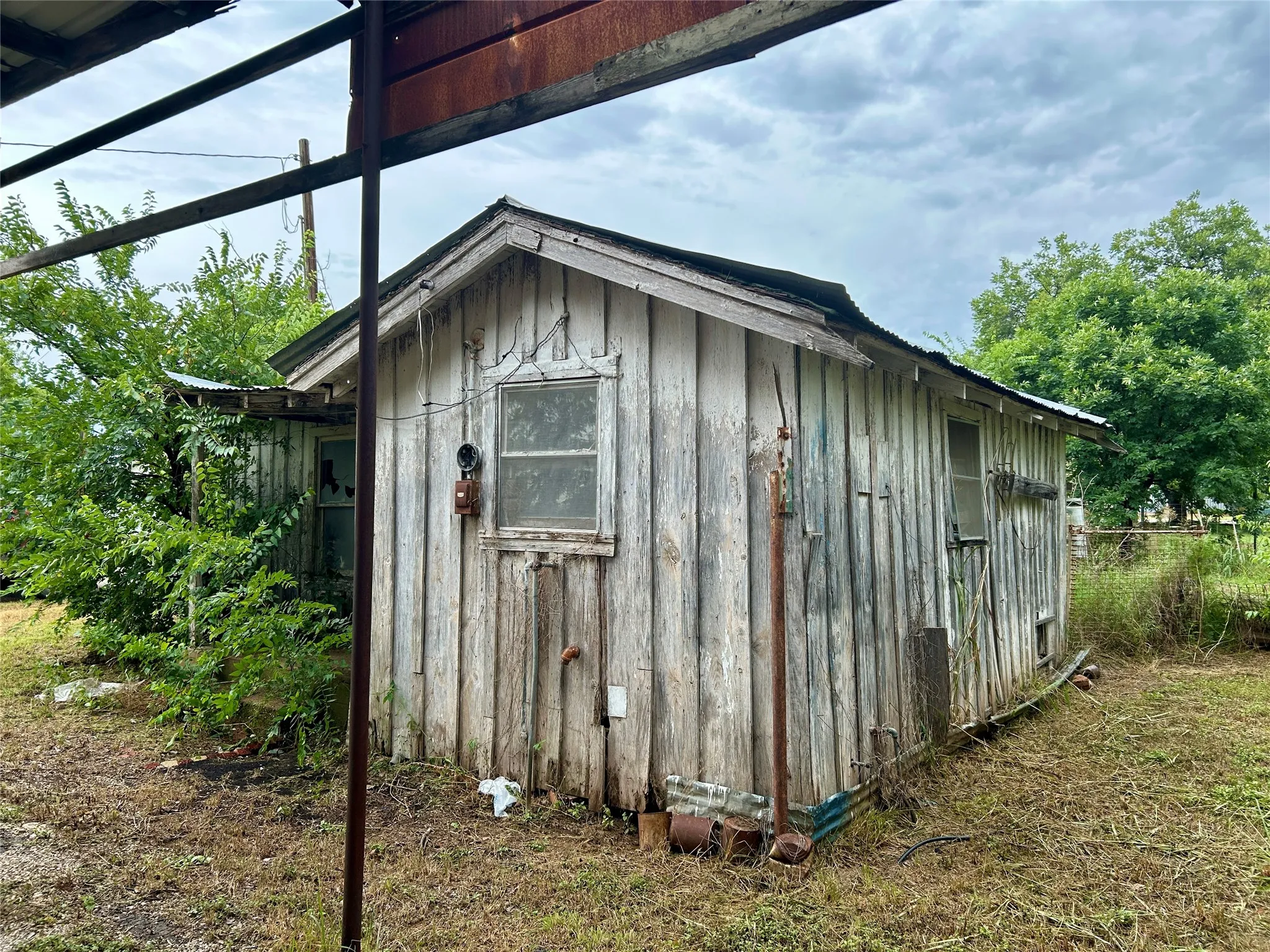Single Family Residence For Sale in Coleman County , 501 W 12th Street, Coleman, Texas 76834, 3 Bedroom, 2 Bathroom, Garage spaces, 1,722 Sqft, built in 1935, mls#21333529, Real Estate Agent in Coleman, Homes For Sale in Coleman county, Homes For Sale in Coleman, Realtor in Coleman Texas, Real Estate Brokerage Independent Realty Texas, Luminita Cordes Realtor