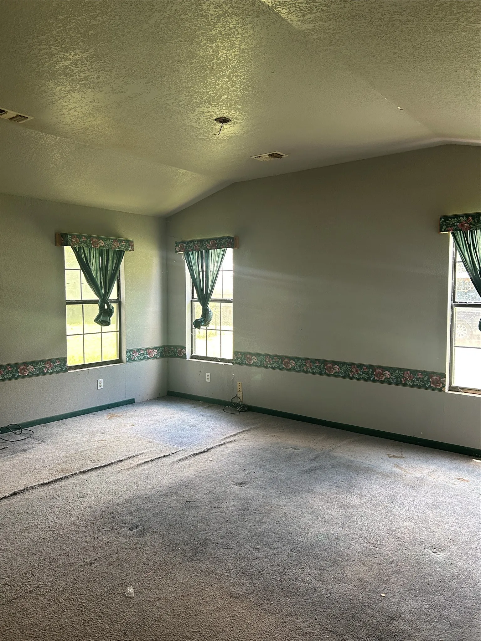 Single Family Residence For Sale in Coleman County , 501 W 12th Street, Coleman, Texas 76834, 3 Bedroom, 2 Bathroom, Garage spaces, 1,722 Sqft, built in 1935, mls#21333529, Real Estate Agent in Coleman, Homes For Sale in Coleman county, Homes For Sale in Coleman, Realtor in Coleman Texas, Real Estate Brokerage Independent Realty Texas, Luminita Cordes Realtor