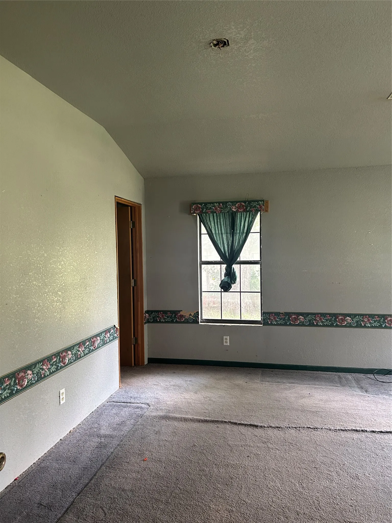 Single Family Residence For Sale in Coleman County , 501 W 12th Street, Coleman, Texas 76834, 3 Bedroom, 2 Bathroom, Garage spaces, 1,722 Sqft, built in 1935, mls#21333529, Real Estate Agent in Coleman, Homes For Sale in Coleman county, Homes For Sale in Coleman, Realtor in Coleman Texas, Real Estate Brokerage Independent Realty Texas, Luminita Cordes Realtor