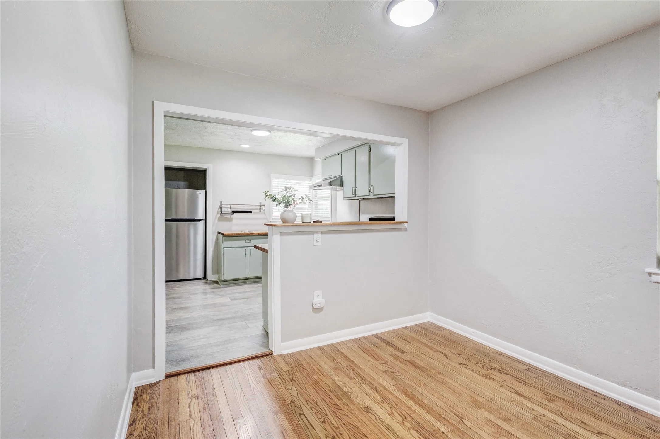 Single Family Residence For Sale in Tarrant County , 4745 Melita Avenue, Fort Worth, Texas 76133, 4 Bedroom, 1 Bathroom, Garage spaces, 1,276 Sqft, built in 1951, mls#21333485, Real Estate Agent in Fort Worth, Homes For Sale in Tarrant county, Homes For Sale in Fort Worth, Realtor in Fort Worth Texas, Real Estate Brokerage Independent Realty Texas, Luminita Cordes Realtor