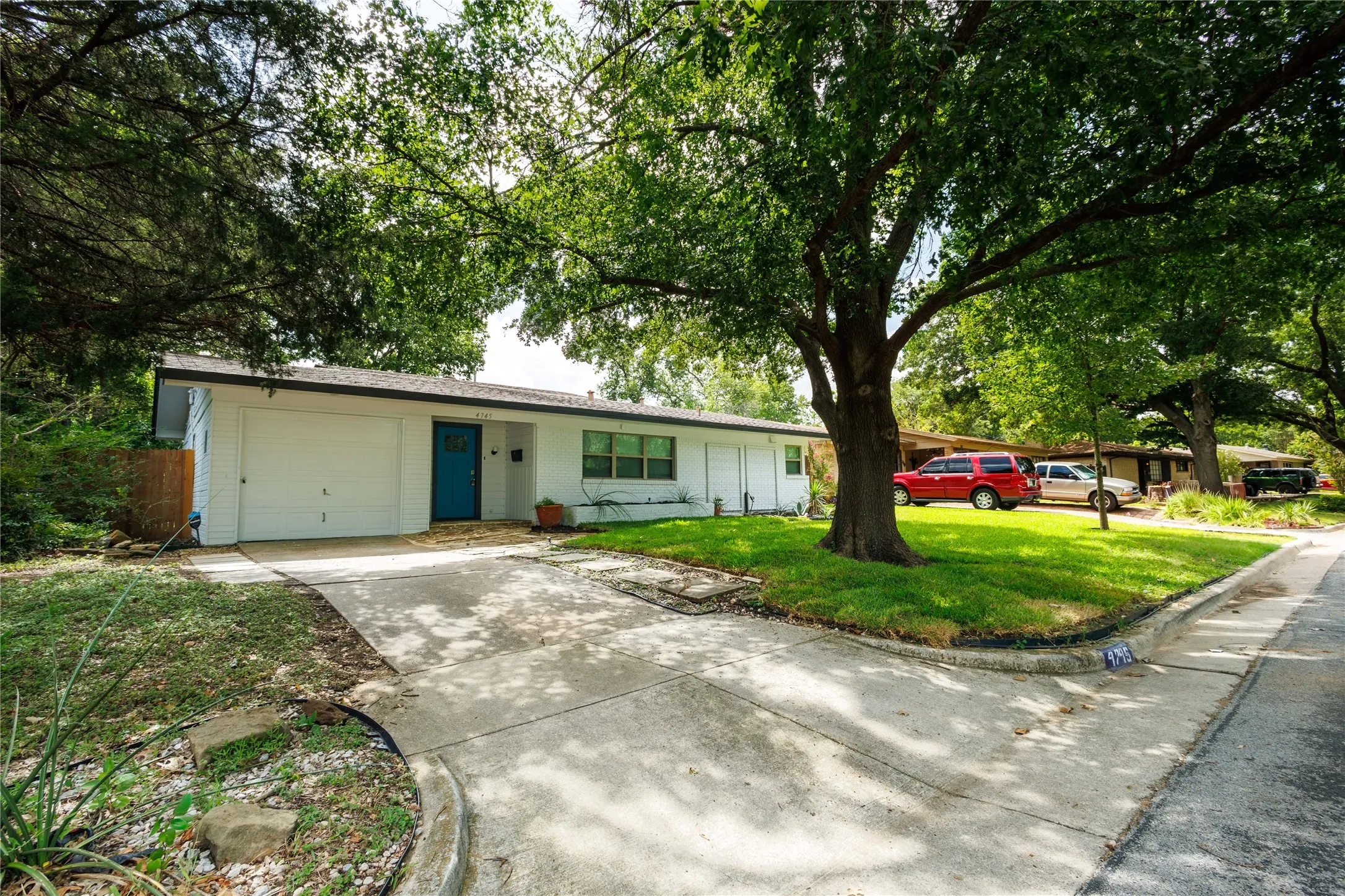 Single Family Residence For Sale in Tarrant County , 4745 Melita Avenue, Fort Worth, Texas 76133, 4 Bedroom, 1 Bathroom, Garage spaces, 1,276 Sqft, built in 1951, mls#21333485, Real Estate Agent in Fort Worth, Homes For Sale in Tarrant county, Homes For Sale in Fort Worth, Realtor in Fort Worth Texas, Real Estate Brokerage Independent Realty Texas, Luminita Cordes Realtor