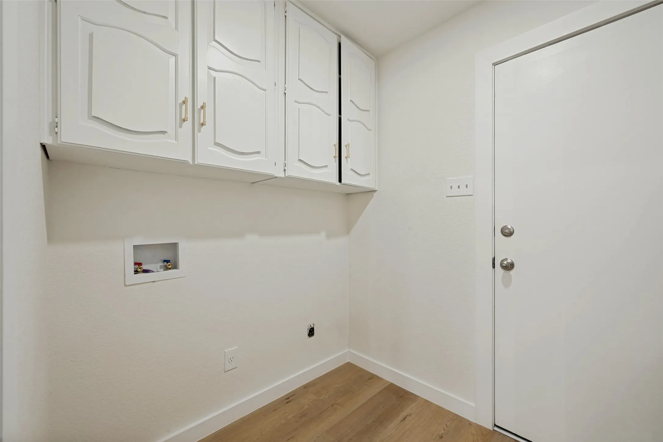 Single Family Residence For Sale in Tarrant County , 3304 Wayland Drive, Fort Worth, Texas 76133, 3 Bedroom, 2 Bathroom, 2 Garage spaces, 1,808 Sqft, built in 1976, mls#21333569, Real Estate Agent in Fort Worth, Homes For Sale in Tarrant county, Homes For Sale in Fort Worth, Realtor in Fort Worth Texas, Real Estate Brokerage Independent Realty Texas, Luminita Cordes Realtor