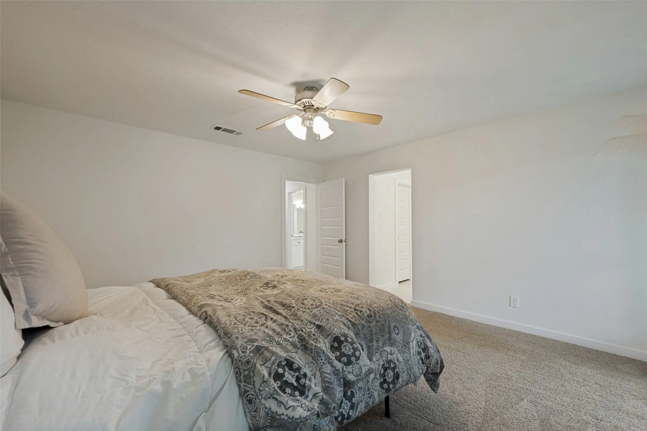 Single Family Residence For Sale in Tarrant County , 3304 Wayland Drive, Fort Worth, Texas 76133, 3 Bedroom, 2 Bathroom, 2 Garage spaces, 1,808 Sqft, built in 1976, mls#21333569, Real Estate Agent in Fort Worth, Homes For Sale in Tarrant county, Homes For Sale in Fort Worth, Realtor in Fort Worth Texas, Real Estate Brokerage Independent Realty Texas, Luminita Cordes Realtor