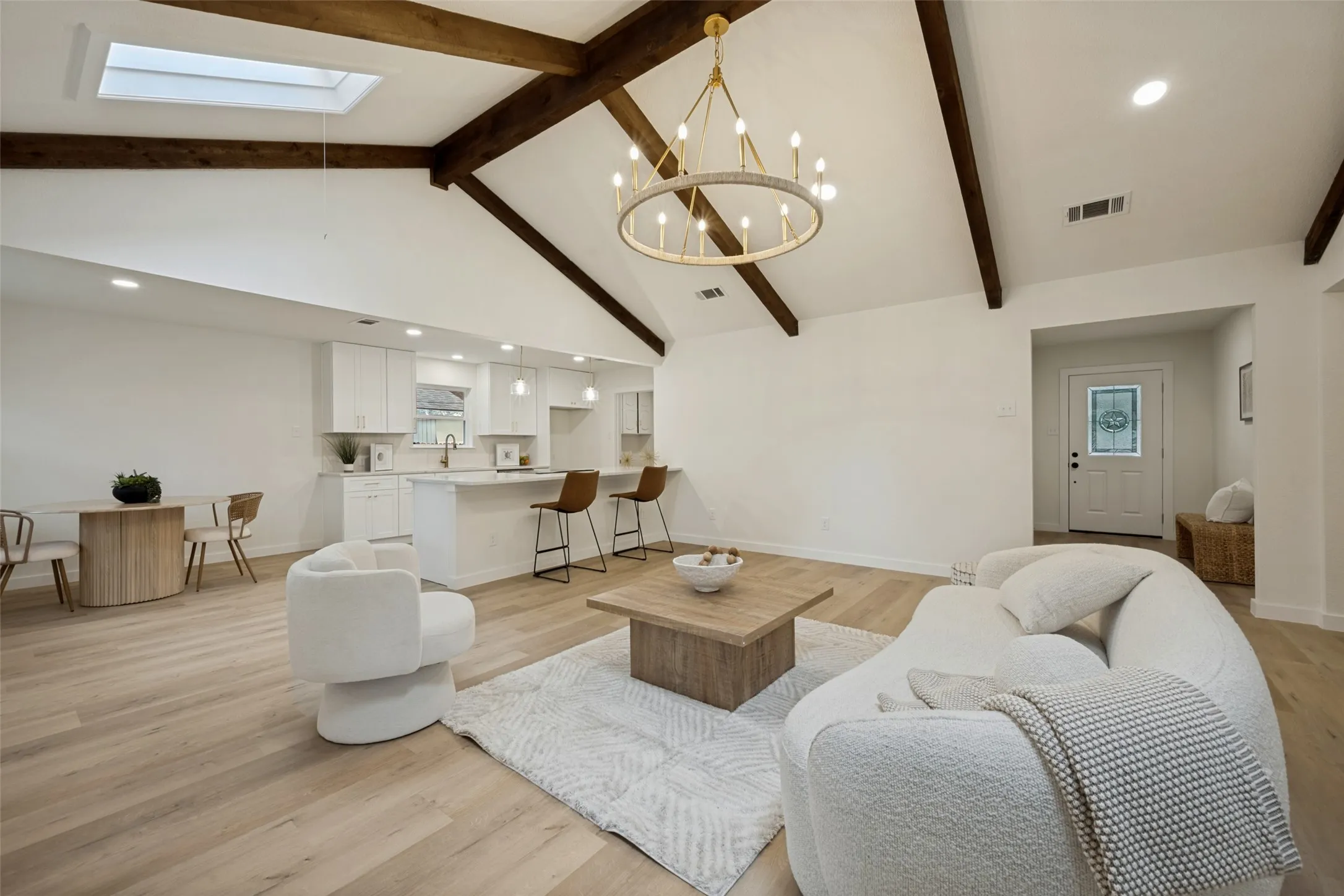 Single Family Residence For Sale in Tarrant County , 3304 Wayland Drive, Fort Worth, Texas 76133, 3 Bedroom, 2 Bathroom, 2 Garage spaces, 1,808 Sqft, built in 1976, mls#21333569, Real Estate Agent in Fort Worth, Homes For Sale in Tarrant county, Homes For Sale in Fort Worth, Realtor in Fort Worth Texas, Real Estate Brokerage Independent Realty Texas, Luminita Cordes Realtor