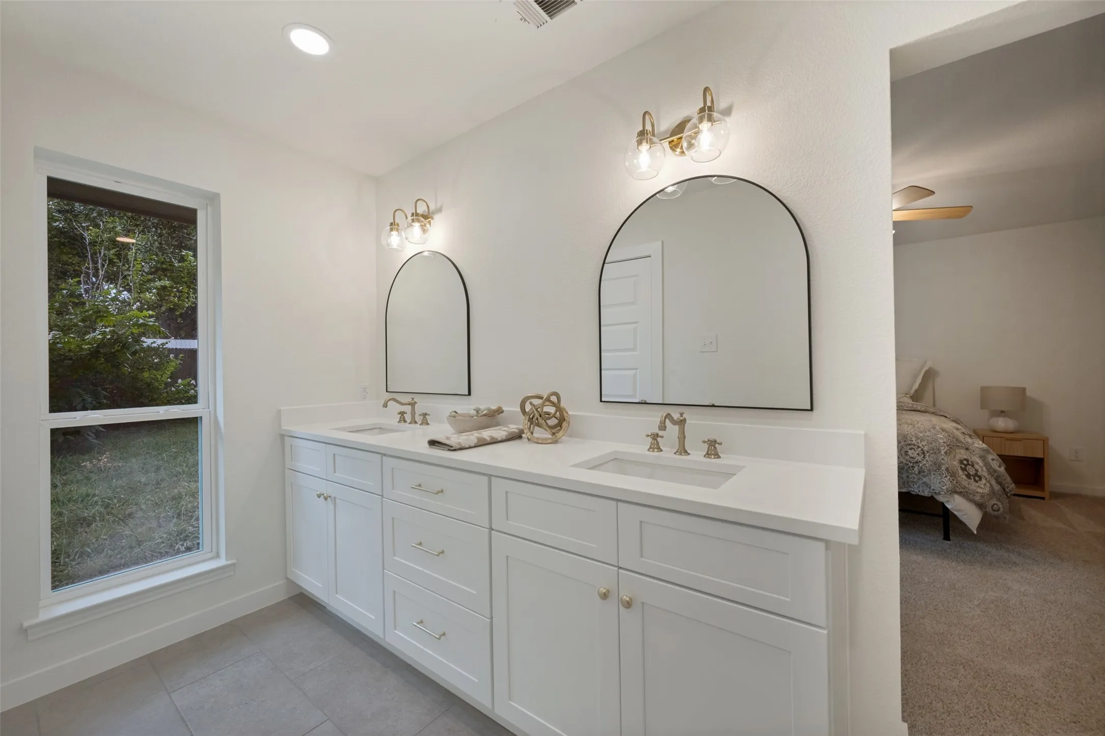 Single Family Residence For Sale in Tarrant County , 3304 Wayland Drive, Fort Worth, Texas 76133, 3 Bedroom, 2 Bathroom, 2 Garage spaces, 1,808 Sqft, built in 1976, mls#21333569, Real Estate Agent in Fort Worth, Homes For Sale in Tarrant county, Homes For Sale in Fort Worth, Realtor in Fort Worth Texas, Real Estate Brokerage Independent Realty Texas, Luminita Cordes Realtor