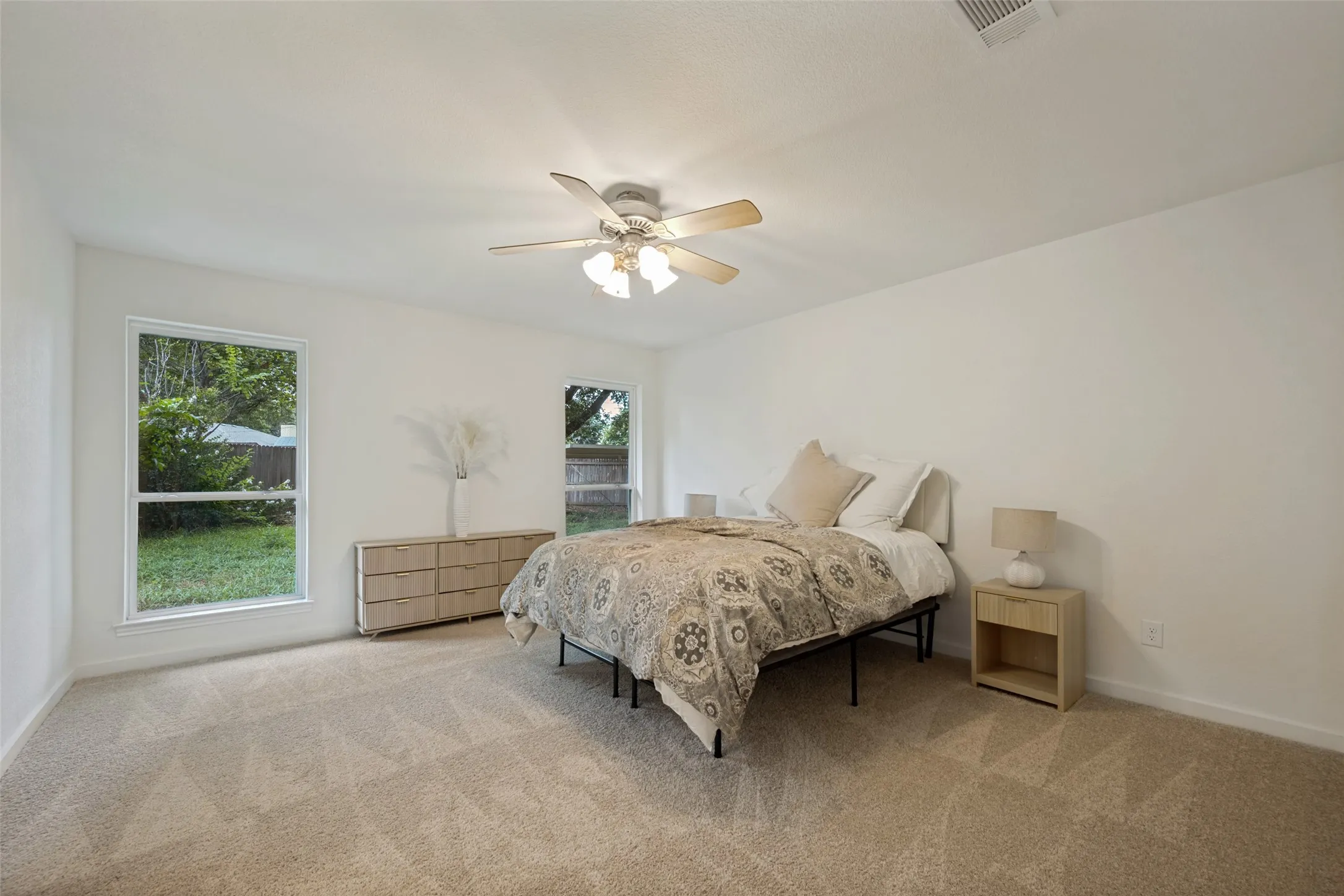 Single Family Residence For Sale in Tarrant County , 3304 Wayland Drive, Fort Worth, Texas 76133, 3 Bedroom, 2 Bathroom, 2 Garage spaces, 1,808 Sqft, built in 1976, mls#21333569, Real Estate Agent in Fort Worth, Homes For Sale in Tarrant county, Homes For Sale in Fort Worth, Realtor in Fort Worth Texas, Real Estate Brokerage Independent Realty Texas, Luminita Cordes Realtor