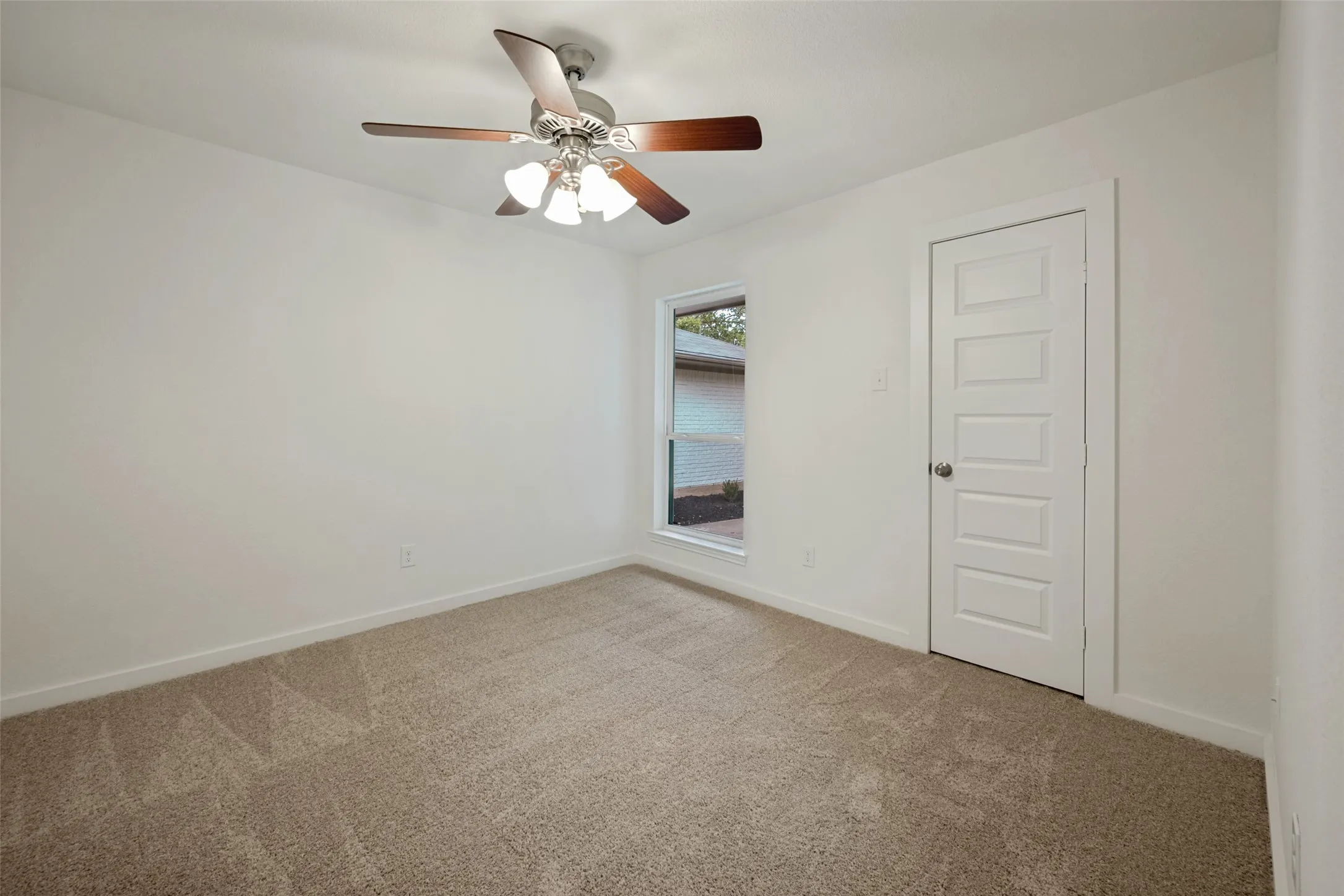 Single Family Residence For Sale in Tarrant County , 3304 Wayland Drive, Fort Worth, Texas 76133, 3 Bedroom, 2 Bathroom, 2 Garage spaces, 1,808 Sqft, built in 1976, mls#21333569, Real Estate Agent in Fort Worth, Homes For Sale in Tarrant county, Homes For Sale in Fort Worth, Realtor in Fort Worth Texas, Real Estate Brokerage Independent Realty Texas, Luminita Cordes Realtor