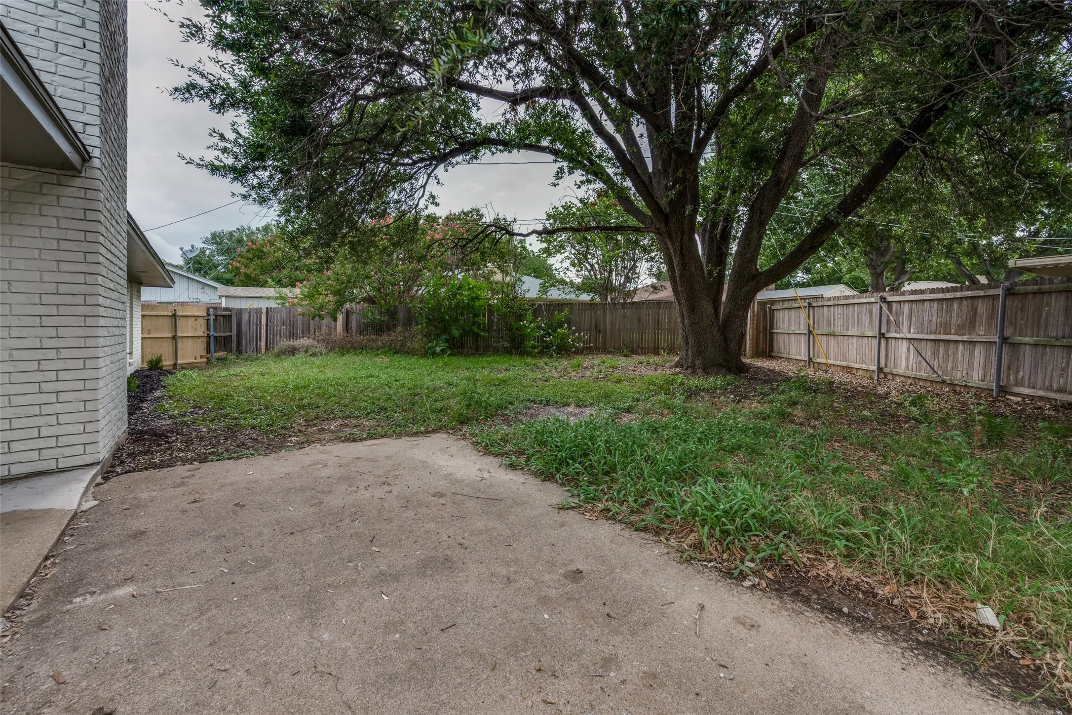 Single Family Residence For Sale in Tarrant County , 3304 Wayland Drive, Fort Worth, Texas 76133, 3 Bedroom, 2 Bathroom, 2 Garage spaces, 1,808 Sqft, built in 1976, mls#21333569, Real Estate Agent in Fort Worth, Homes For Sale in Tarrant county, Homes For Sale in Fort Worth, Realtor in Fort Worth Texas, Real Estate Brokerage Independent Realty Texas, Luminita Cordes Realtor